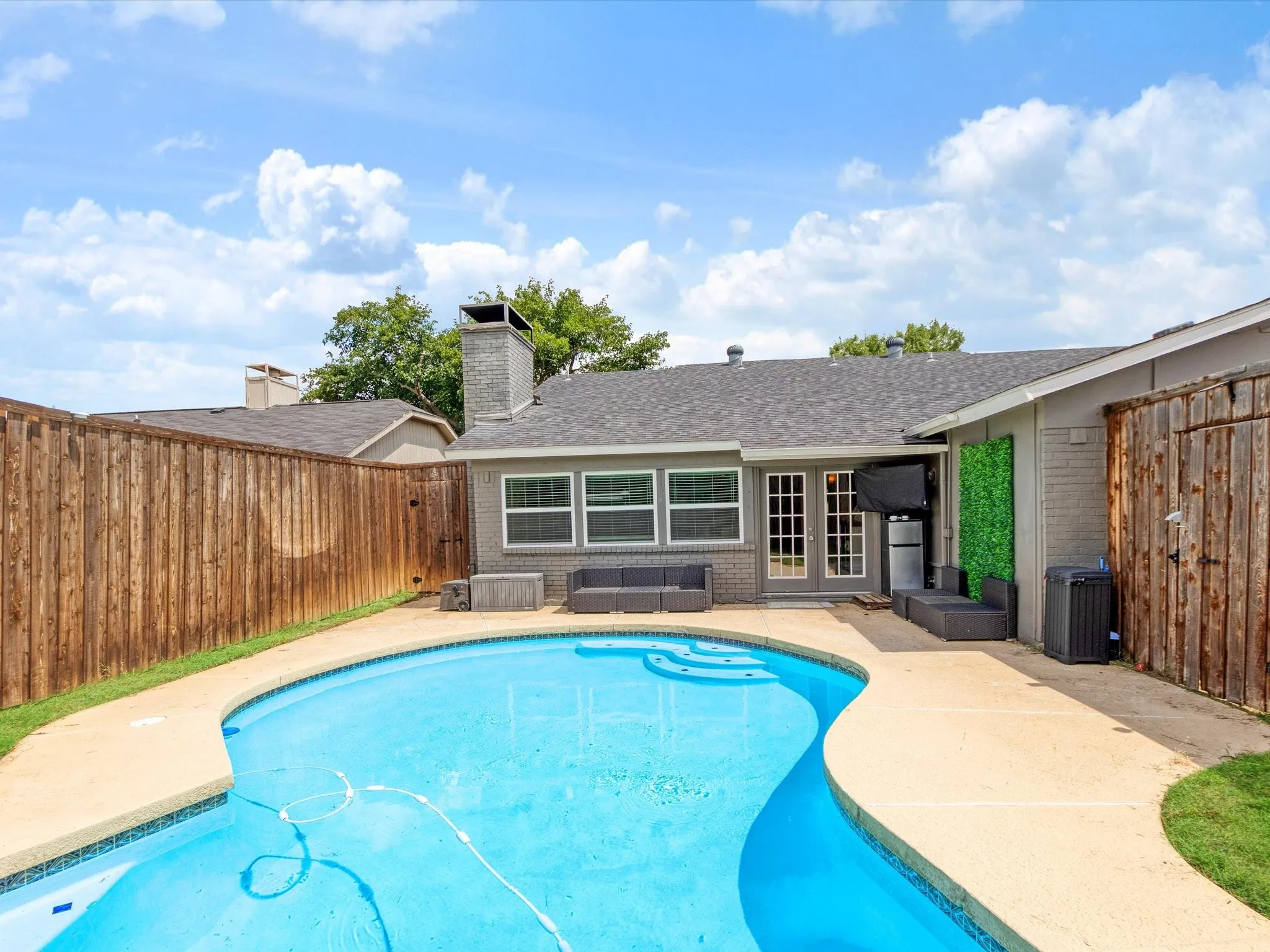 Single Family Residence For Sale in Dallas County , 2922 Spring Brook Drive, Garland, Texas 75044, 4 Bedroom, 2 Bathroom, 2 Garage spaces, 2,146 Sqft, built in 1980, mls#21343909, Real Estate Agent in Garland, Homes For Sale in Dallas county, Homes For Sale in Garland, Realtor in Garland Texas, Real Estate Brokerage Independent Realty Texas, Luminita Cordes Realtor