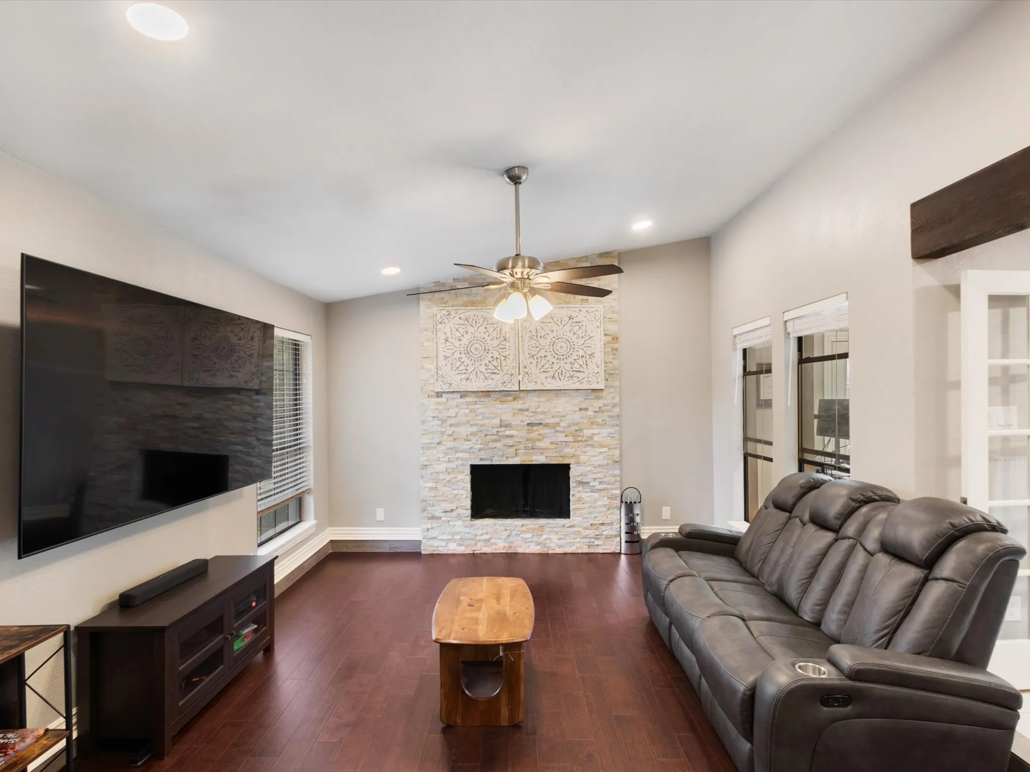 Single Family Residence For Sale in Dallas County , 2922 Spring Brook Drive, Garland, Texas 75044, 4 Bedroom, 2 Bathroom, 2 Garage spaces, 2,146 Sqft, built in 1980, mls#21343909, Real Estate Agent in Garland, Homes For Sale in Dallas county, Homes For Sale in Garland, Realtor in Garland Texas, Real Estate Brokerage Independent Realty Texas, Luminita Cordes Realtor