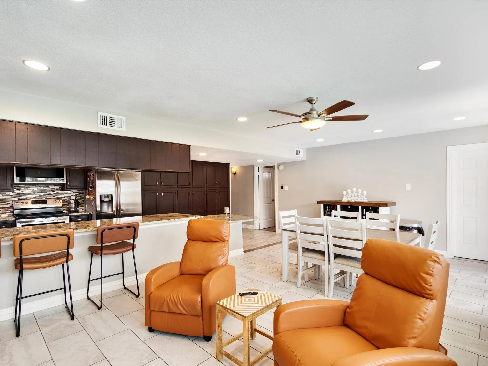 Single Family Residence For Sale in Dallas County , 2922 Spring Brook Drive, Garland, Texas 75044, 4 Bedroom, 2 Bathroom, 2 Garage spaces, 2,146 Sqft, built in 1980, mls#21343909, Real Estate Agent in Garland, Homes For Sale in Dallas county, Homes For Sale in Garland, Realtor in Garland Texas, Real Estate Brokerage Independent Realty Texas, Luminita Cordes Realtor