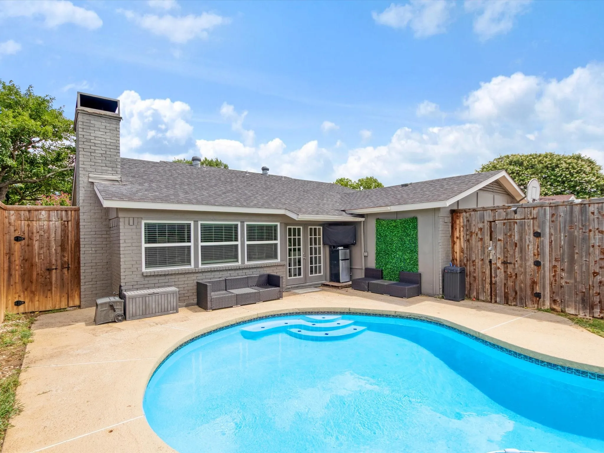 Single Family Residence For Sale in Dallas County , 2922 Spring Brook Drive, Garland, Texas 75044, 4 Bedroom, 2 Bathroom, 2 Garage spaces, 2,146 Sqft, built in 1980, mls#21343909, Real Estate Agent in Garland, Homes For Sale in Dallas county, Homes For Sale in Garland, Realtor in Garland Texas, Real Estate Brokerage Independent Realty Texas, Luminita Cordes Realtor
