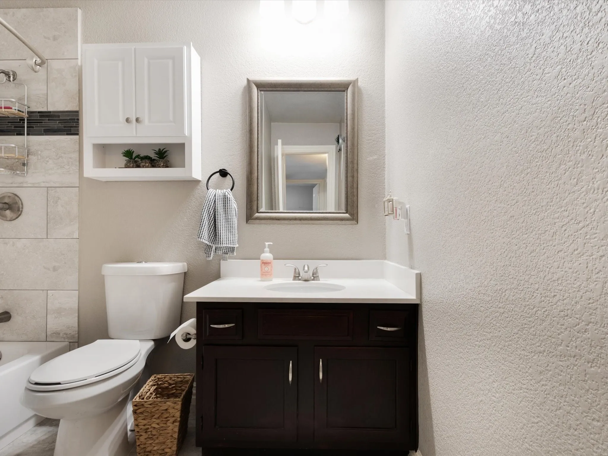 Single Family Residence For Sale in Dallas County , 2922 Spring Brook Drive, Garland, Texas 75044, 4 Bedroom, 2 Bathroom, 2 Garage spaces, 2,146 Sqft, built in 1980, mls#21343909, Real Estate Agent in Garland, Homes For Sale in Dallas county, Homes For Sale in Garland, Realtor in Garland Texas, Real Estate Brokerage Independent Realty Texas, Luminita Cordes Realtor