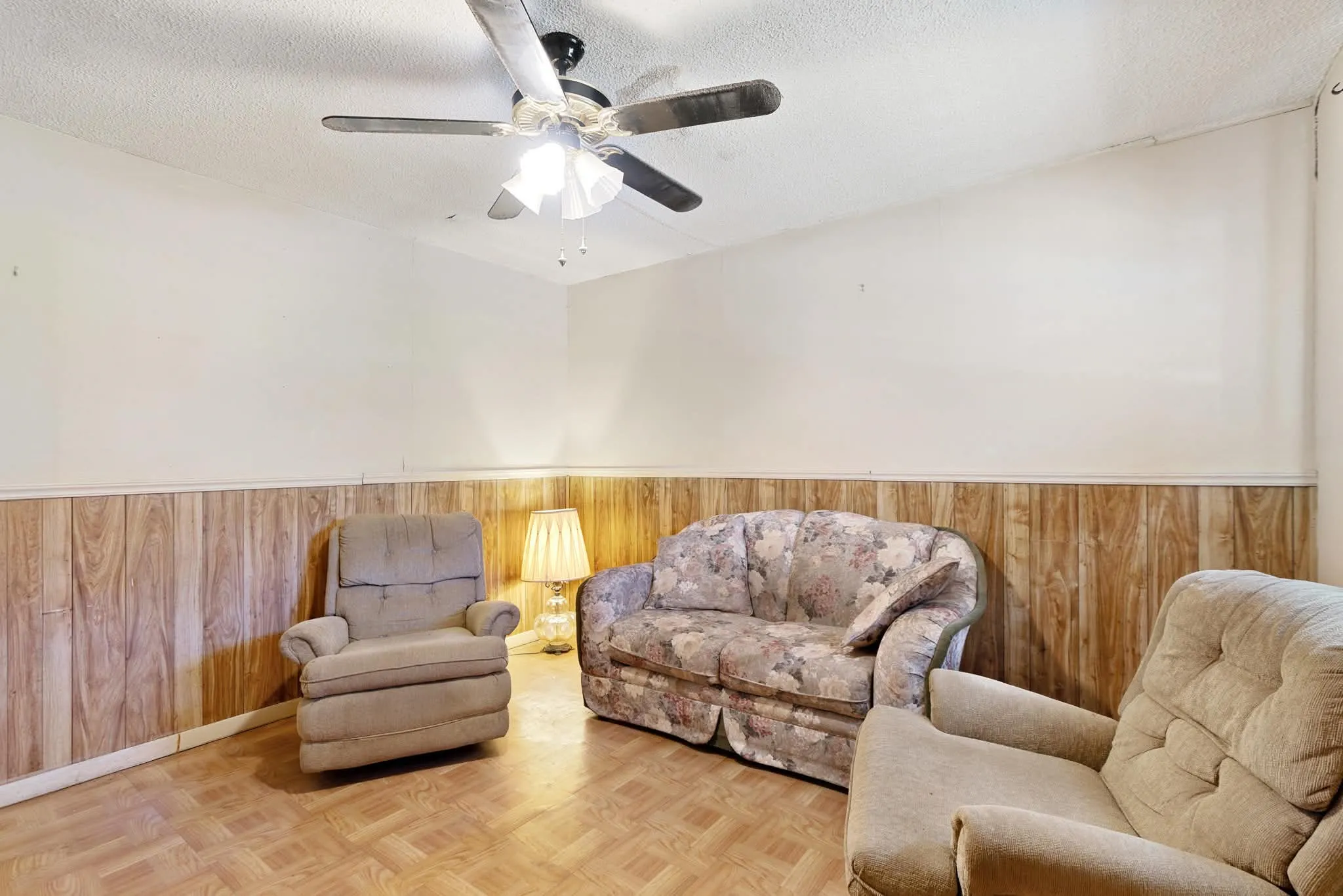 Single Family Residence For Sale in Lamar County , 202 4th Street NW, Paris, Texas 75460, 3 Bedroom, 2 Bathroom, Garage spaces, 1,040 Sqft, built in 0, mls#21342614, Real Estate Agent in Paris, Homes For Sale in Lamar county, Homes For Sale in Paris, Realtor in Paris Texas, Real Estate Brokerage Independent Realty Texas, Luminita Cordes Realtor