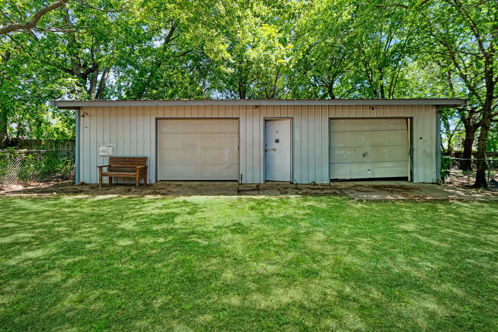 Single Family Residence For Sale in Lamar County , 202 4th Street NW, Paris, Texas 75460, 3 Bedroom, 2 Bathroom, Garage spaces, 1,040 Sqft, built in 0, mls#21342614, Real Estate Agent in Paris, Homes For Sale in Lamar county, Homes For Sale in Paris, Realtor in Paris Texas, Real Estate Brokerage Independent Realty Texas, Luminita Cordes Realtor