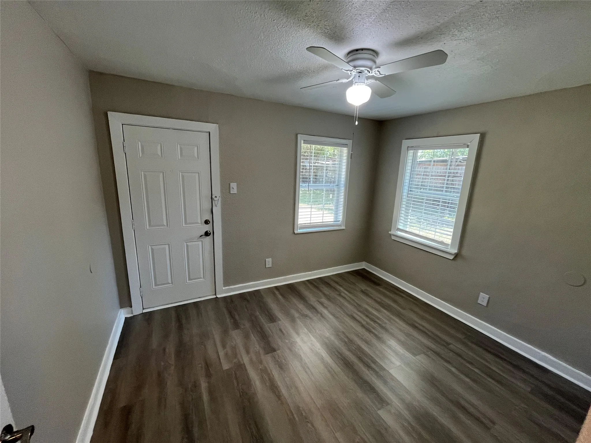 Single Family Residence For Rent in Dallas County , 1316 N Prairie Creek Road, Dallas, Texas 75217, 4 Bedroom, 2 Bathroom, Garage spaces, 1,040 Sqft, built in 1951, mls#21337211, Real Estate Agent in Dallas, Homes For Rent in Dallas county, Homes For Rent in Dallas, Realtor in Dallas Texas, Real Estate Brokerage Independent Realty Texas, Luminita Cordes Realtor