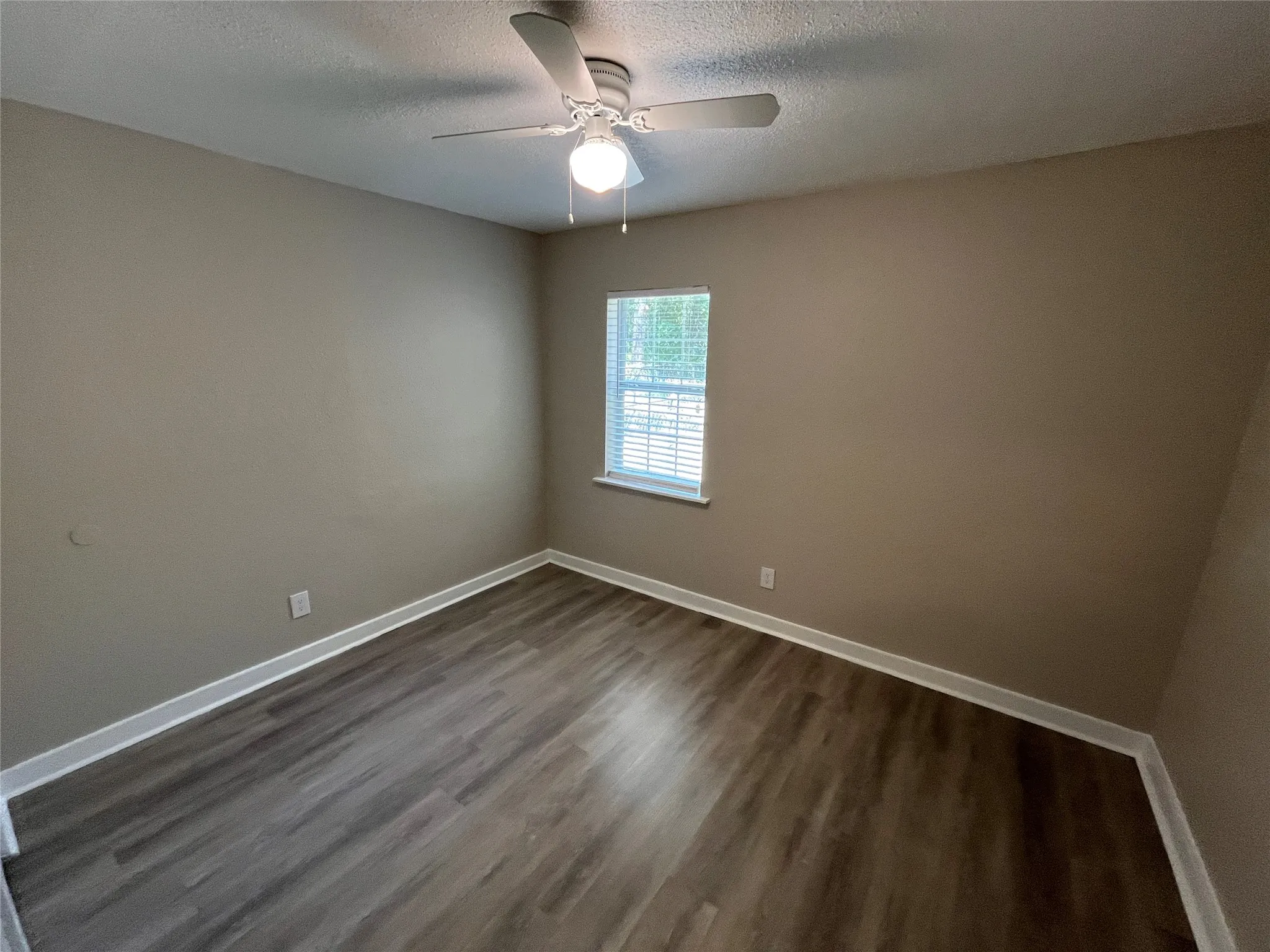 Single Family Residence For Rent in Dallas County , 1316 N Prairie Creek Road, Dallas, Texas 75217, 4 Bedroom, 2 Bathroom, Garage spaces, 1,040 Sqft, built in 1951, mls#21337211, Real Estate Agent in Dallas, Homes For Rent in Dallas county, Homes For Rent in Dallas, Realtor in Dallas Texas, Real Estate Brokerage Independent Realty Texas, Luminita Cordes Realtor