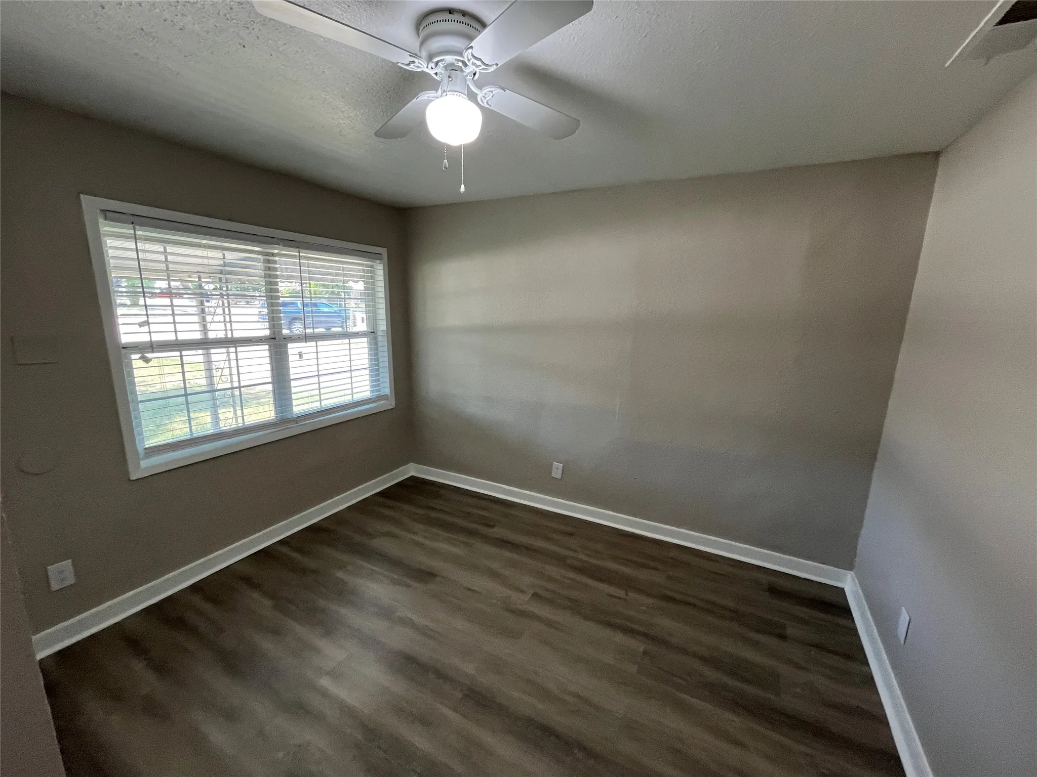 Single Family Residence For Rent in Dallas County , 1316 N Prairie Creek Road, Dallas, Texas 75217, 4 Bedroom, 2 Bathroom, Garage spaces, 1,040 Sqft, built in 1951, mls#21337211, Real Estate Agent in Dallas, Homes For Rent in Dallas county, Homes For Rent in Dallas, Realtor in Dallas Texas, Real Estate Brokerage Independent Realty Texas, Luminita Cordes Realtor