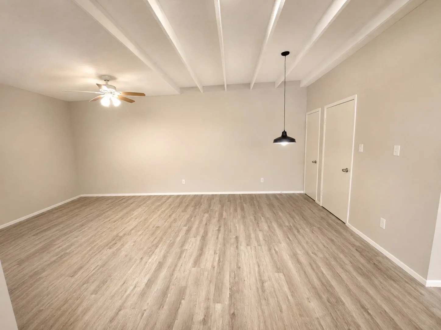 Duplex For Rent in Tarrant County , 221 San Angelo Avenue, Benbrook, Texas 76126, 3 Bedroom, 2 Bathroom, 1 Garage spaces, 1,696 Sqft, built in 1950, mls#21343927, Real Estate Agent in Benbrook, Homes For Rent in Tarrant county, Homes For Rent in Benbrook, Realtor in Benbrook Texas, Real Estate Brokerage Independent Realty Texas, Luminita Cordes Realtor