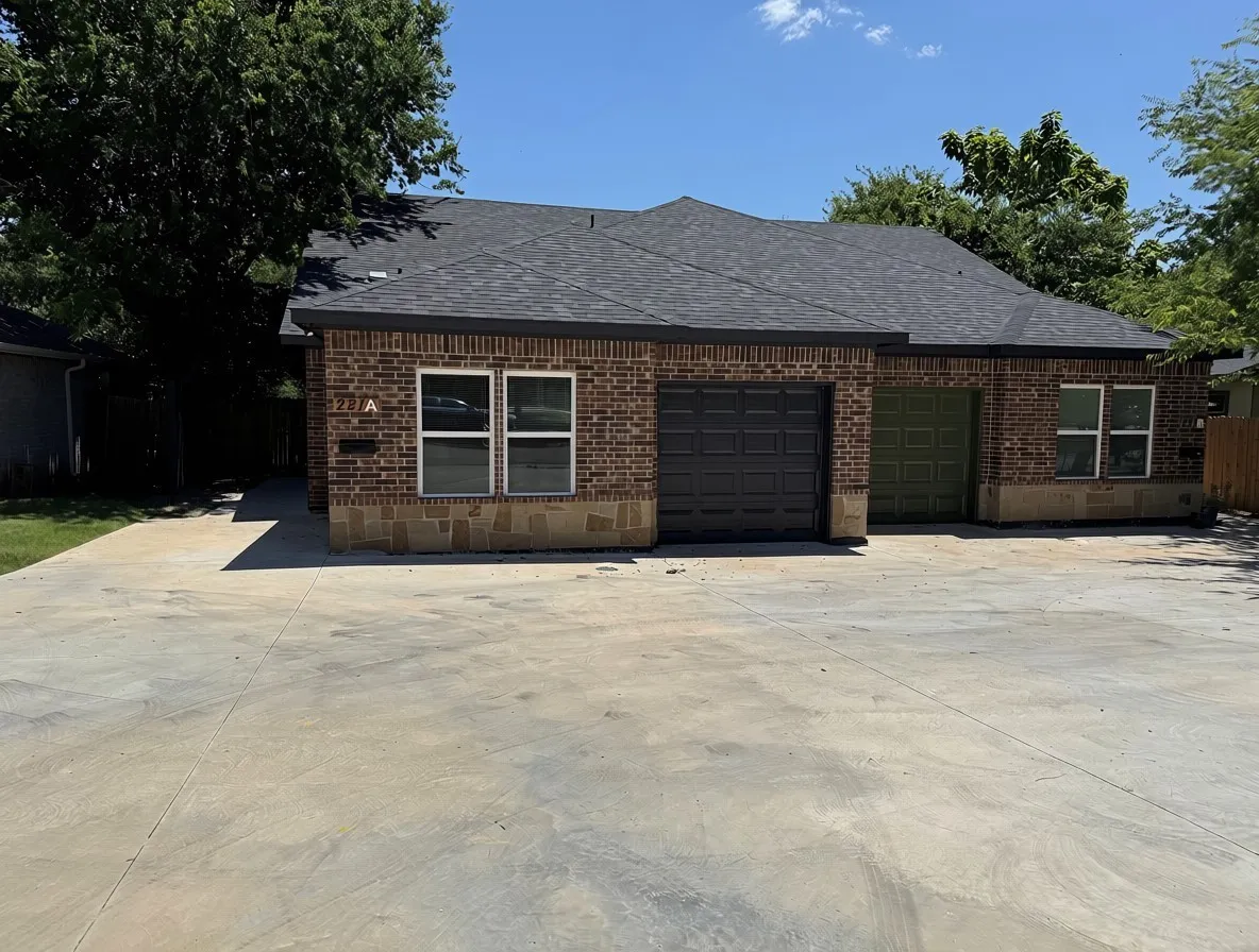 Duplex For Rent in Tarrant County , 221 San Angelo Avenue, Benbrook, Texas 76126, 3 Bedroom, 2 Bathroom, 1 Garage spaces, 1,696 Sqft, built in 1950, mls#21343927, Real Estate Agent in Benbrook, Homes For Rent in Tarrant county, Homes For Rent in Benbrook, Realtor in Benbrook Texas, Real Estate Brokerage Independent Realty Texas, Luminita Cordes Realtor