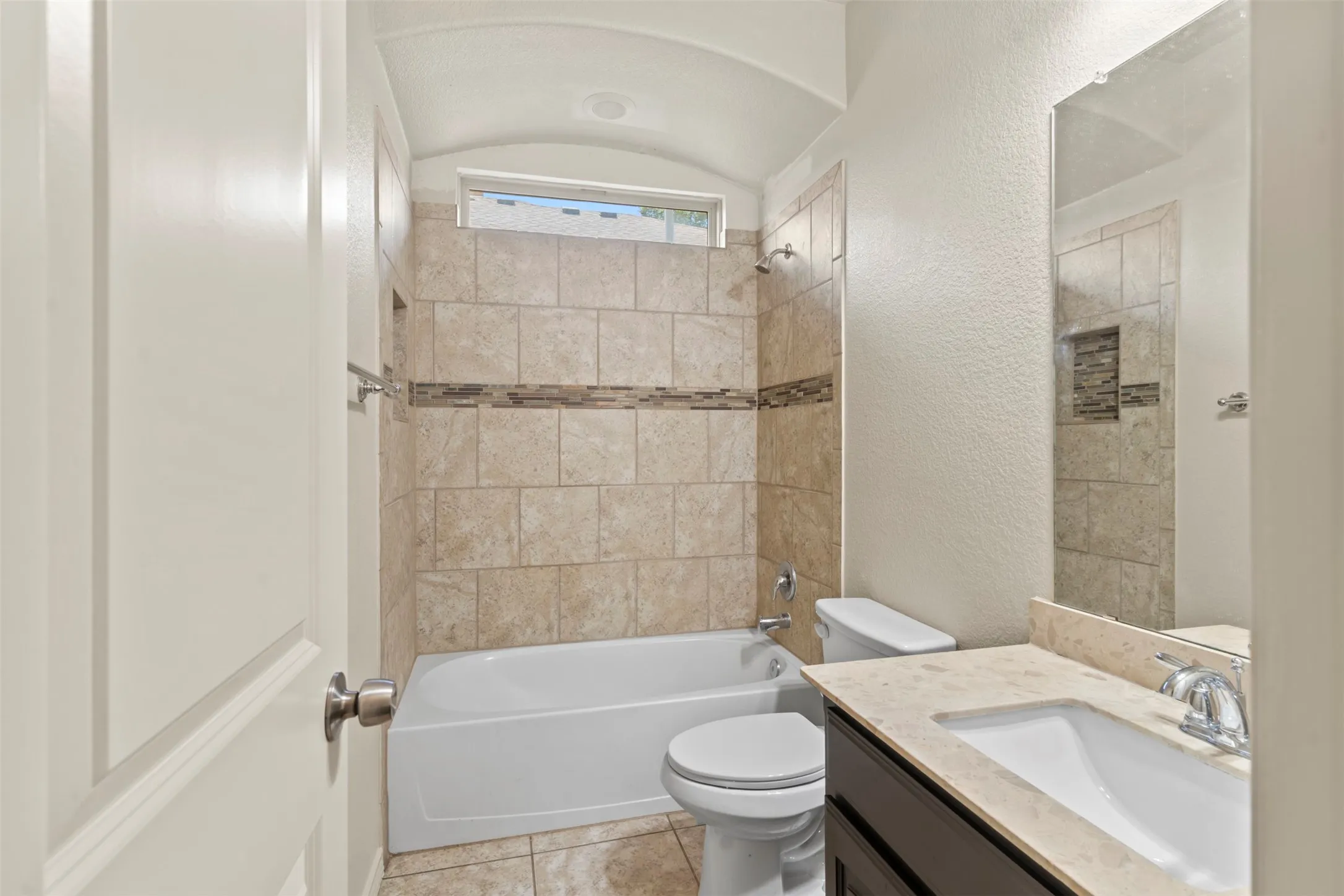 Single Family Residence For Sale in Denton County , 4809 Gunnison Drive, Denton, Texas 76208, 4 Bedroom, 2 Bathroom, 2 Garage spaces, 1,773 Sqft, built in 2014, mls#21343921, Real Estate Agent in Denton, Homes For Sale in Denton county, Homes For Sale in Denton, Realtor in Denton Texas, Real Estate Brokerage Independent Realty Texas, Luminita Cordes Realtor