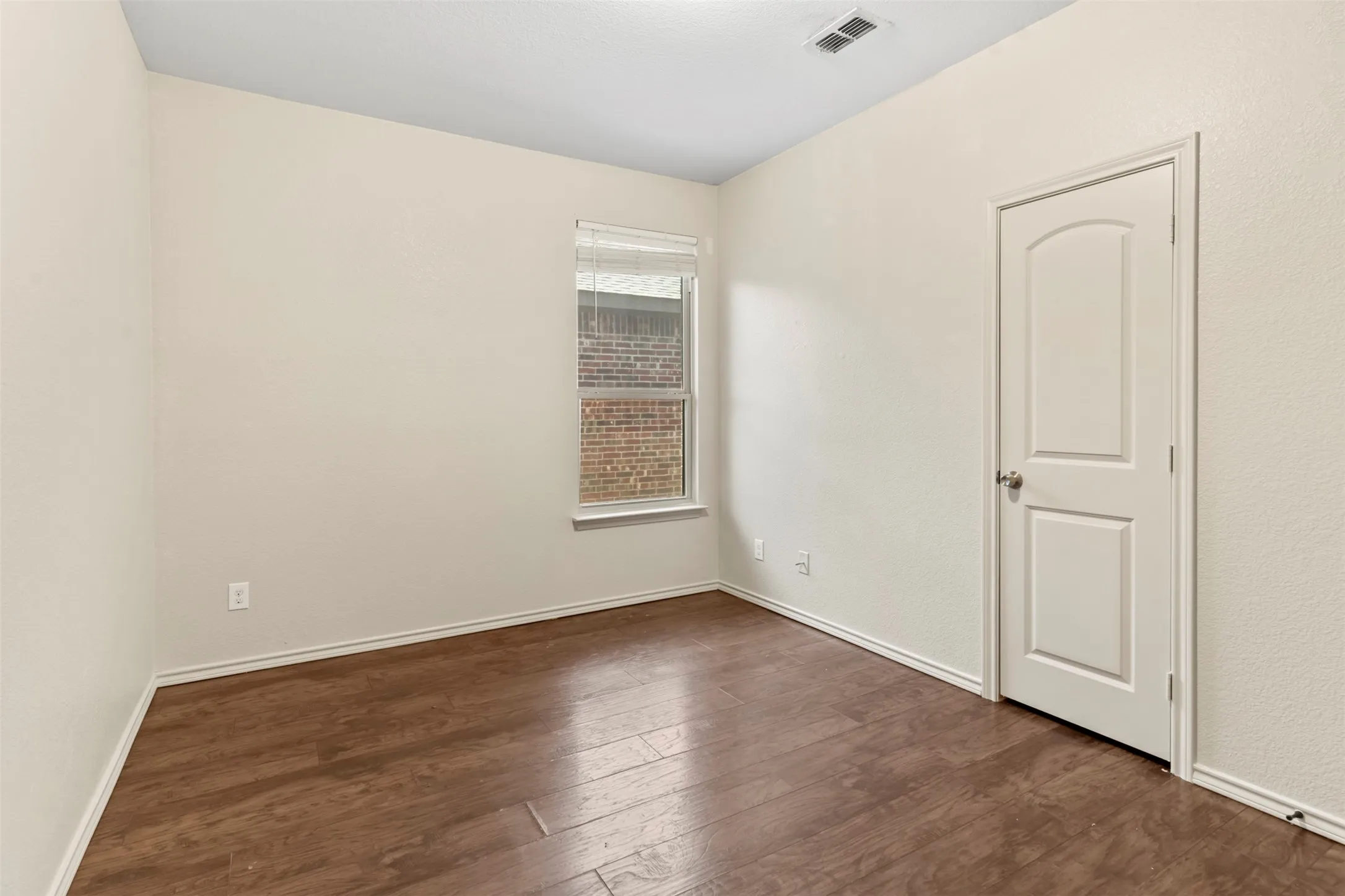 Single Family Residence For Sale in Denton County , 4809 Gunnison Drive, Denton, Texas 76208, 4 Bedroom, 2 Bathroom, 2 Garage spaces, 1,773 Sqft, built in 2014, mls#21343921, Real Estate Agent in Denton, Homes For Sale in Denton county, Homes For Sale in Denton, Realtor in Denton Texas, Real Estate Brokerage Independent Realty Texas, Luminita Cordes Realtor