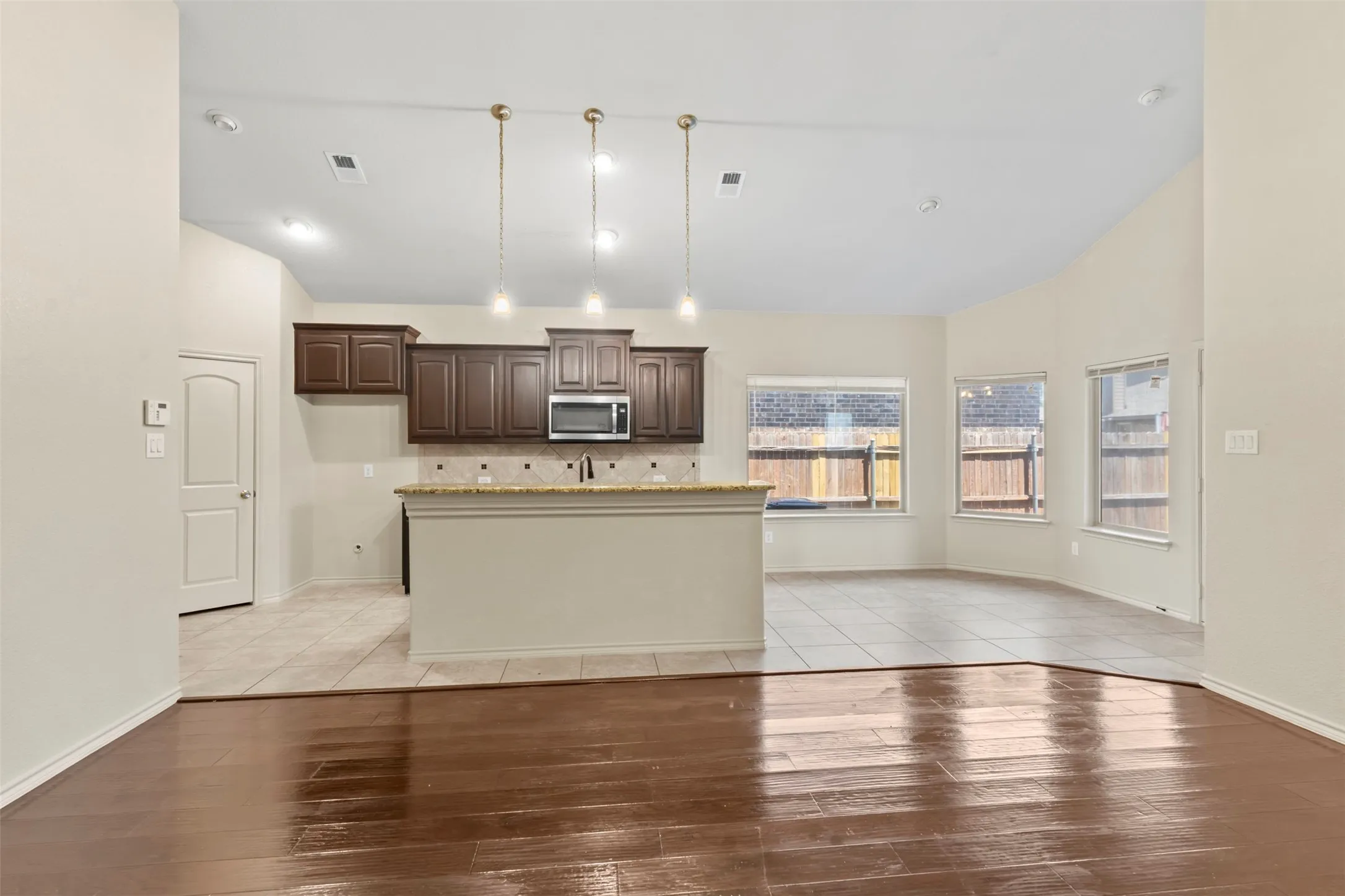 Single Family Residence For Sale in Denton County , 4809 Gunnison Drive, Denton, Texas 76208, 4 Bedroom, 2 Bathroom, 2 Garage spaces, 1,773 Sqft, built in 2014, mls#21343921, Real Estate Agent in Denton, Homes For Sale in Denton county, Homes For Sale in Denton, Realtor in Denton Texas, Real Estate Brokerage Independent Realty Texas, Luminita Cordes Realtor