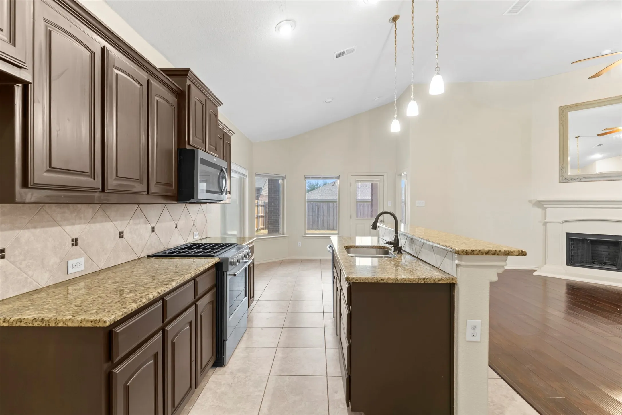 Single Family Residence For Sale in Denton County , 4809 Gunnison Drive, Denton, Texas 76208, 4 Bedroom, 2 Bathroom, 2 Garage spaces, 1,773 Sqft, built in 2014, mls#21343921, Real Estate Agent in Denton, Homes For Sale in Denton county, Homes For Sale in Denton, Realtor in Denton Texas, Real Estate Brokerage Independent Realty Texas, Luminita Cordes Realtor