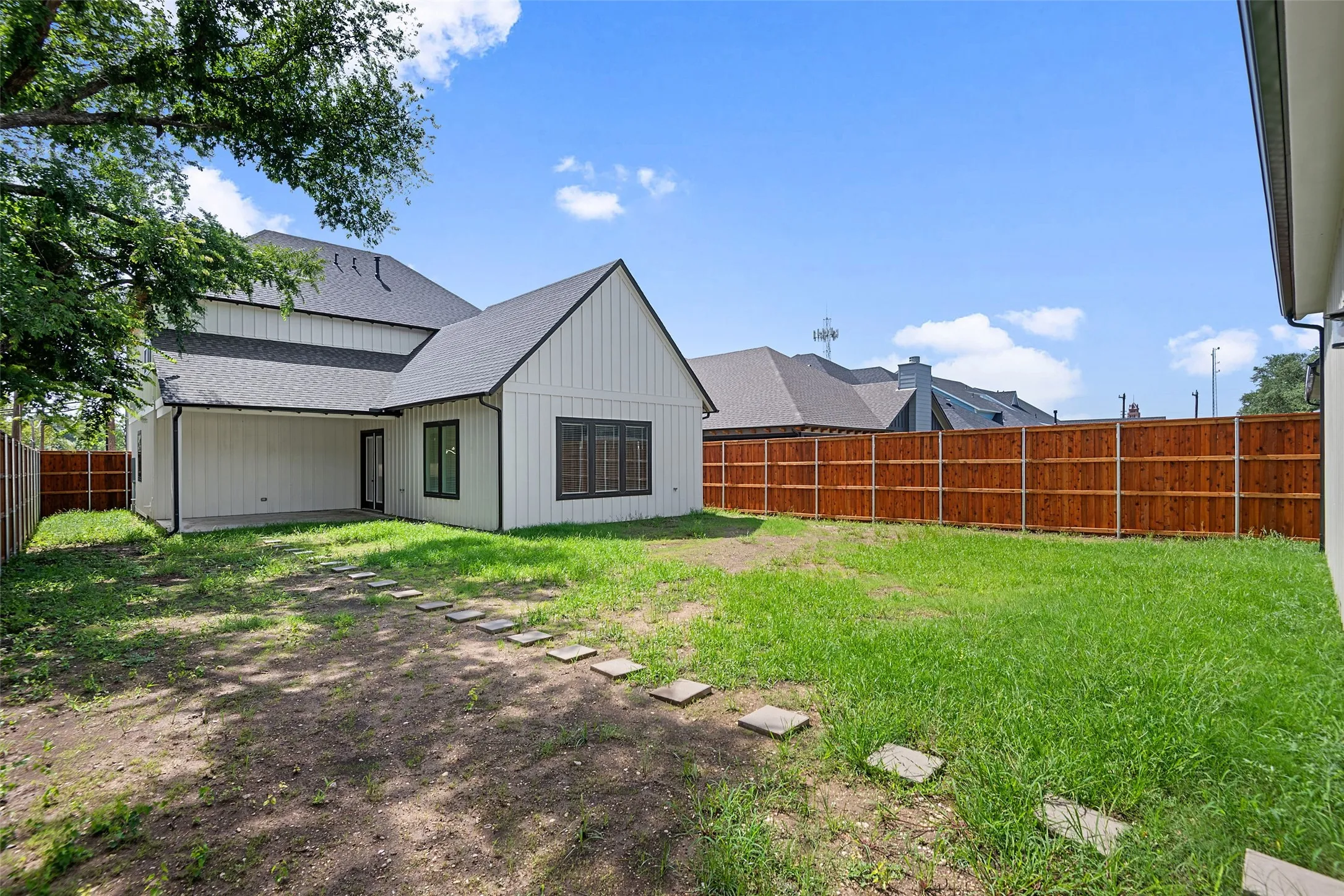Single Family Residence For Sale in Ellis County , 409 N Rogers Street, Waxahachie, Texas 75165, 4 Bedroom, 5 Bathroom, 3 Garage spaces, 3,162 Sqft, built in 2026, mls#21343937, Real Estate Agent in Waxahachie, Homes For Sale in Ellis county, Homes For Sale in Waxahachie, Realtor in Waxahachie Texas, Real Estate Brokerage Independent Realty Texas, Luminita Cordes Realtor