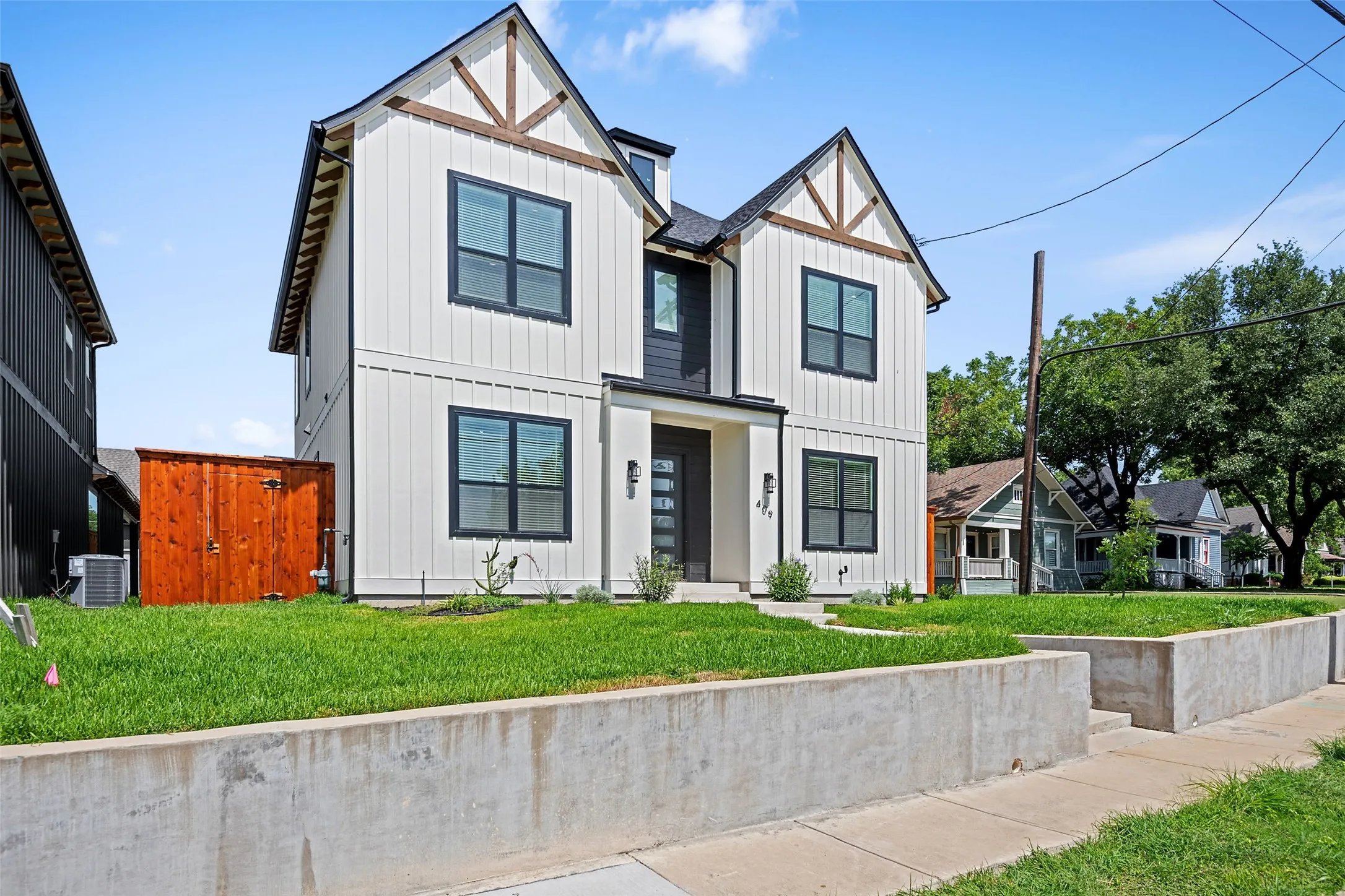 Single Family Residence For Sale in Ellis County , 409 N Rogers Street, Waxahachie, Texas 75165, 4 Bedroom, 5 Bathroom, 3 Garage spaces, 3,162 Sqft, built in 2026, mls#21343937, Real Estate Agent in Waxahachie, Homes For Sale in Ellis county, Homes For Sale in Waxahachie, Realtor in Waxahachie Texas, Real Estate Brokerage Independent Realty Texas, Luminita Cordes Realtor