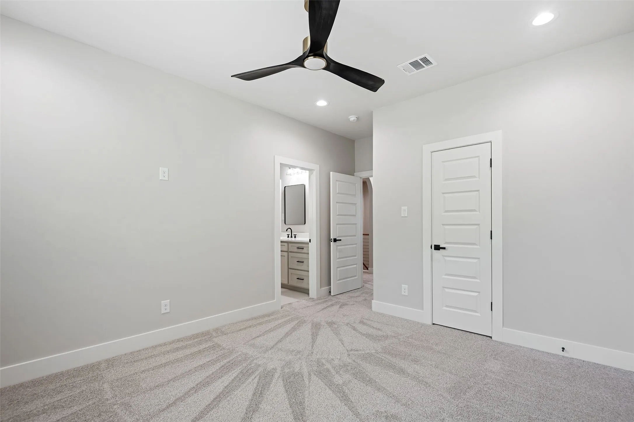 Single Family Residence For Sale in Ellis County , 409 N Rogers Street, Waxahachie, Texas 75165, 4 Bedroom, 5 Bathroom, 3 Garage spaces, 3,162 Sqft, built in 2026, mls#21343937, Real Estate Agent in Waxahachie, Homes For Sale in Ellis county, Homes For Sale in Waxahachie, Realtor in Waxahachie Texas, Real Estate Brokerage Independent Realty Texas, Luminita Cordes Realtor
