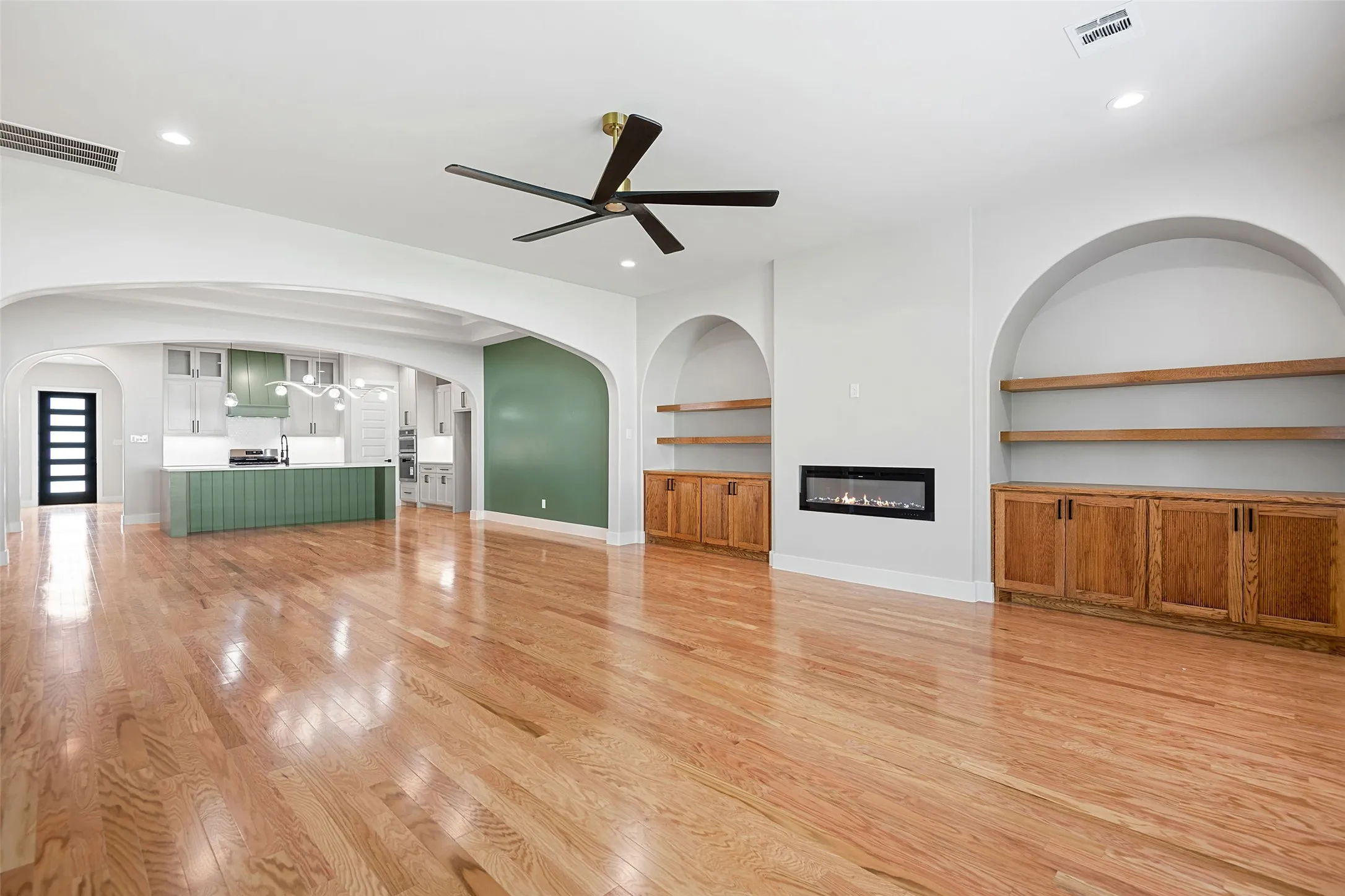 Single Family Residence For Sale in Ellis County , 409 N Rogers Street, Waxahachie, Texas 75165, 4 Bedroom, 5 Bathroom, 3 Garage spaces, 3,162 Sqft, built in 2026, mls#21343937, Real Estate Agent in Waxahachie, Homes For Sale in Ellis county, Homes For Sale in Waxahachie, Realtor in Waxahachie Texas, Real Estate Brokerage Independent Realty Texas, Luminita Cordes Realtor