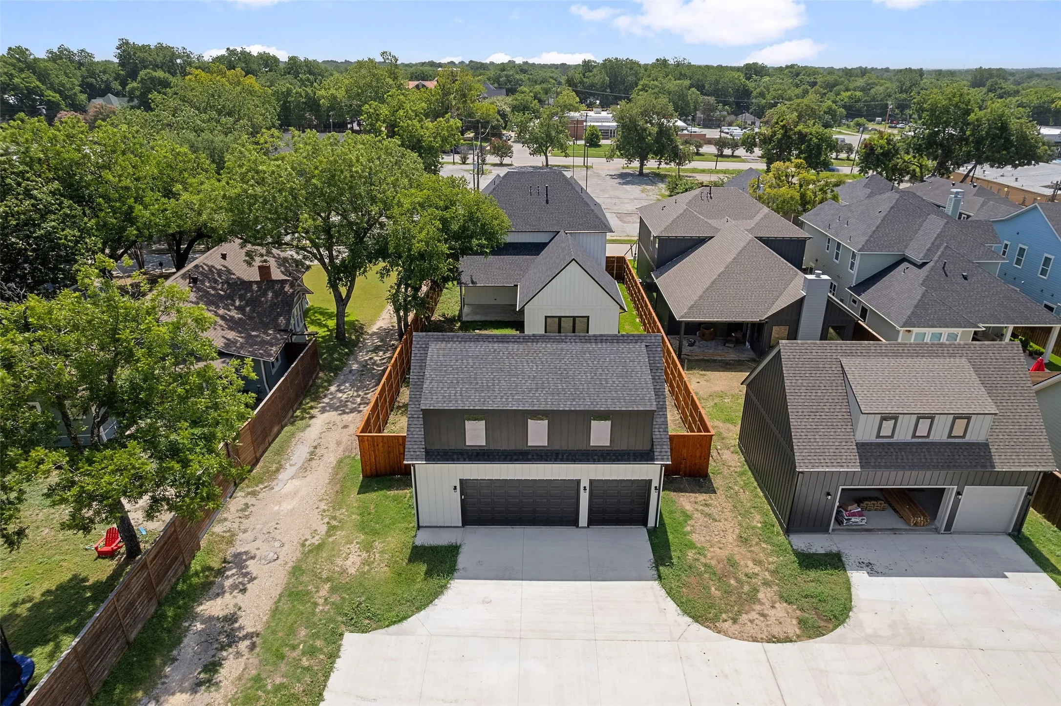 Single Family Residence For Sale in Ellis County , 409 N Rogers Street, Waxahachie, Texas 75165, 4 Bedroom, 5 Bathroom, 3 Garage spaces, 3,162 Sqft, built in 2026, mls#21343937, Real Estate Agent in Waxahachie, Homes For Sale in Ellis county, Homes For Sale in Waxahachie, Realtor in Waxahachie Texas, Real Estate Brokerage Independent Realty Texas, Luminita Cordes Realtor
