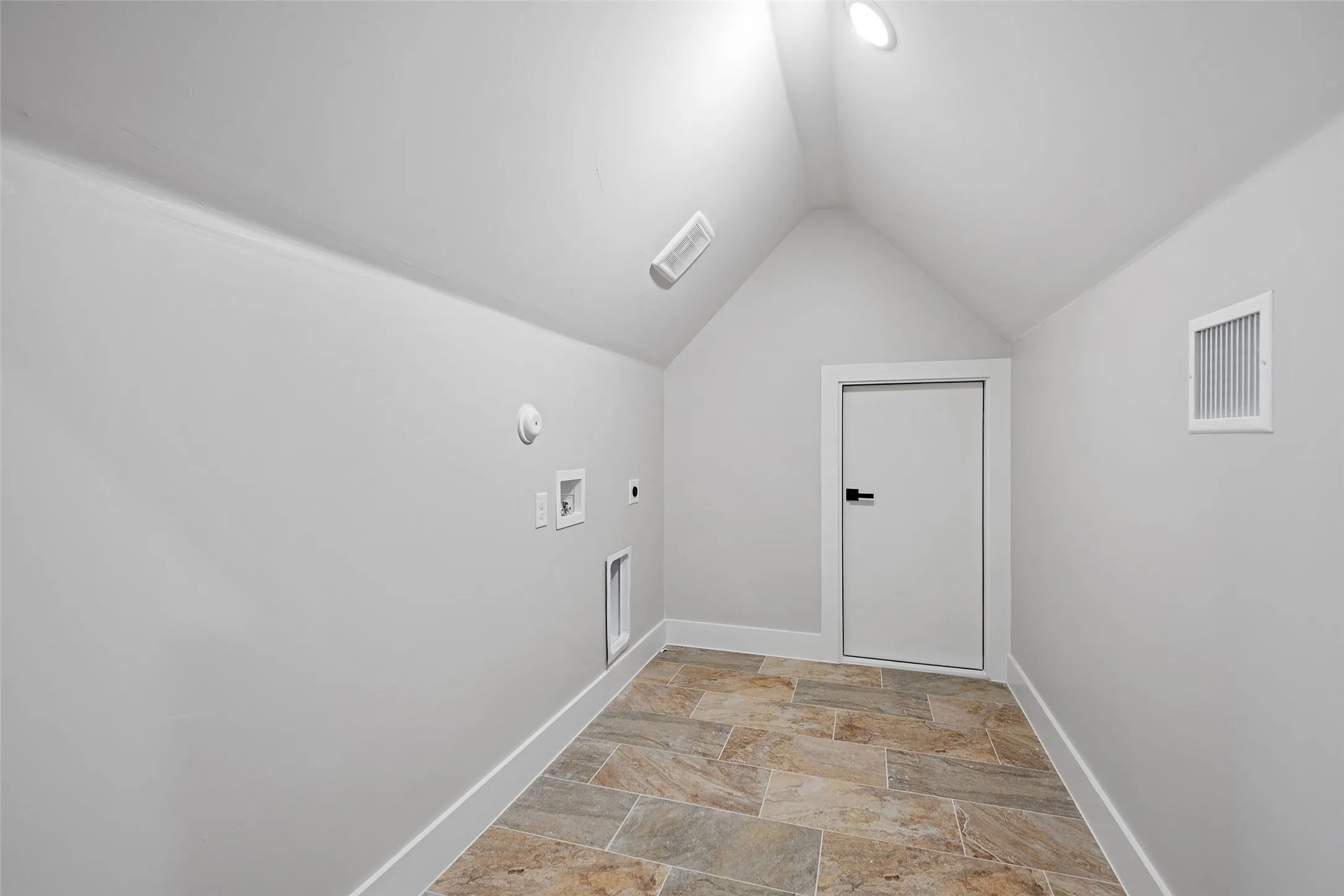 Single Family Residence For Sale in Ellis County , 409 N Rogers Street, Waxahachie, Texas 75165, 4 Bedroom, 5 Bathroom, 3 Garage spaces, 3,162 Sqft, built in 2026, mls#21343937, Real Estate Agent in Waxahachie, Homes For Sale in Ellis county, Homes For Sale in Waxahachie, Realtor in Waxahachie Texas, Real Estate Brokerage Independent Realty Texas, Luminita Cordes Realtor
