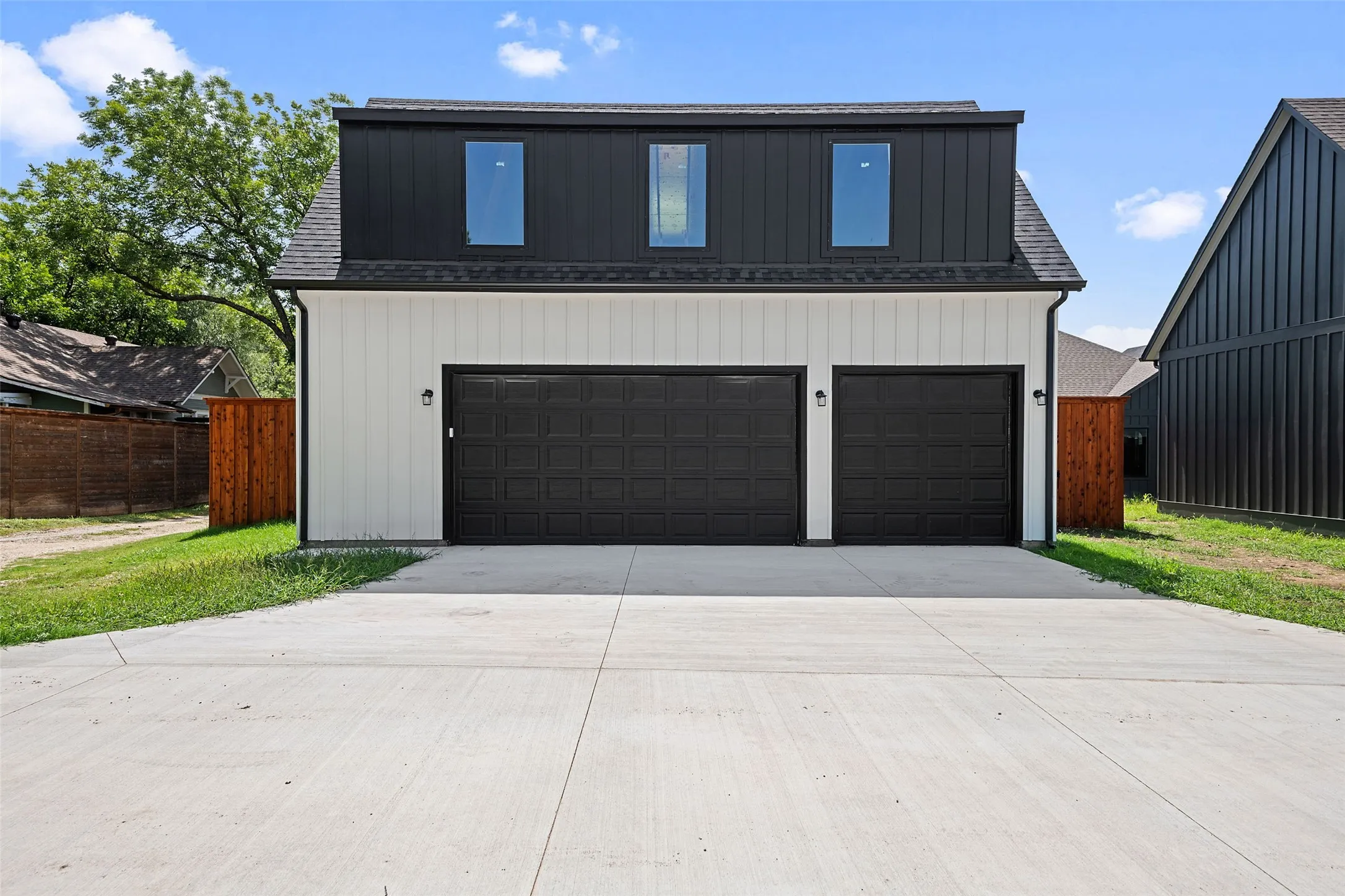 Single Family Residence For Sale in Ellis County , 409 N Rogers Street, Waxahachie, Texas 75165, 4 Bedroom, 5 Bathroom, 3 Garage spaces, 3,162 Sqft, built in 2026, mls#21343937, Real Estate Agent in Waxahachie, Homes For Sale in Ellis county, Homes For Sale in Waxahachie, Realtor in Waxahachie Texas, Real Estate Brokerage Independent Realty Texas, Luminita Cordes Realtor