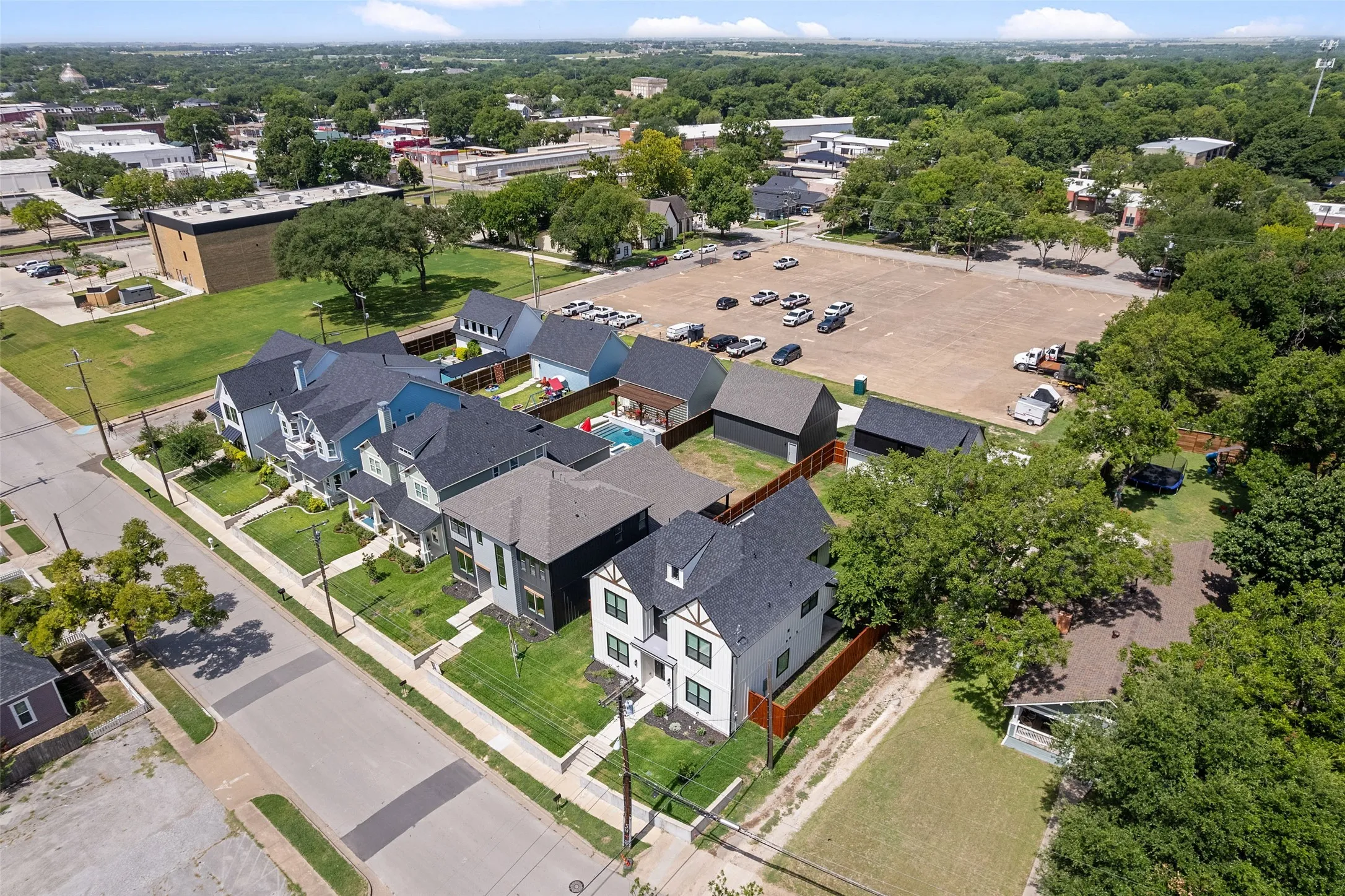 Single Family Residence For Sale in Ellis County , 409 N Rogers Street, Waxahachie, Texas 75165, 4 Bedroom, 5 Bathroom, 3 Garage spaces, 3,162 Sqft, built in 2026, mls#21343937, Real Estate Agent in Waxahachie, Homes For Sale in Ellis county, Homes For Sale in Waxahachie, Realtor in Waxahachie Texas, Real Estate Brokerage Independent Realty Texas, Luminita Cordes Realtor