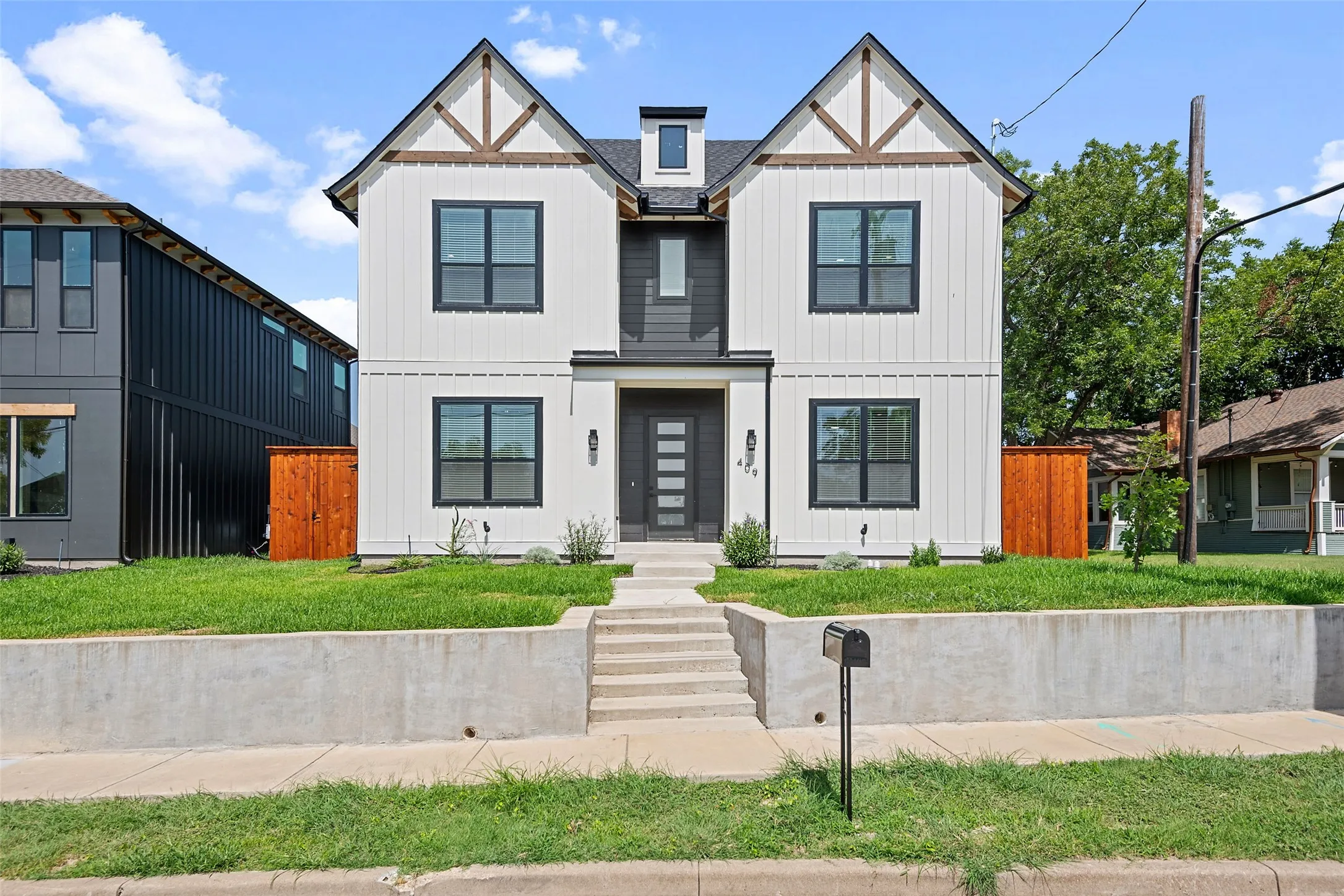 Single Family Residence For Sale in Ellis County , 409 N Rogers Street, Waxahachie, Texas 75165, 4 Bedroom, 5 Bathroom, 3 Garage spaces, 3,162 Sqft, built in 2026, mls#21343937, Real Estate Agent in Waxahachie, Homes For Sale in Ellis county, Homes For Sale in Waxahachie, Realtor in Waxahachie Texas, Real Estate Brokerage Independent Realty Texas, Luminita Cordes Realtor