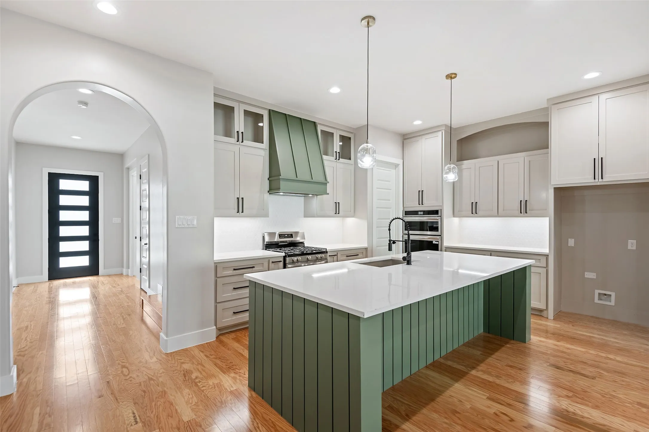 Single Family Residence For Sale in Ellis County , 409 N Rogers Street, Waxahachie, Texas 75165, 4 Bedroom, 5 Bathroom, 3 Garage spaces, 3,162 Sqft, built in 2026, mls#21343937, Real Estate Agent in Waxahachie, Homes For Sale in Ellis county, Homes For Sale in Waxahachie, Realtor in Waxahachie Texas, Real Estate Brokerage Independent Realty Texas, Luminita Cordes Realtor
