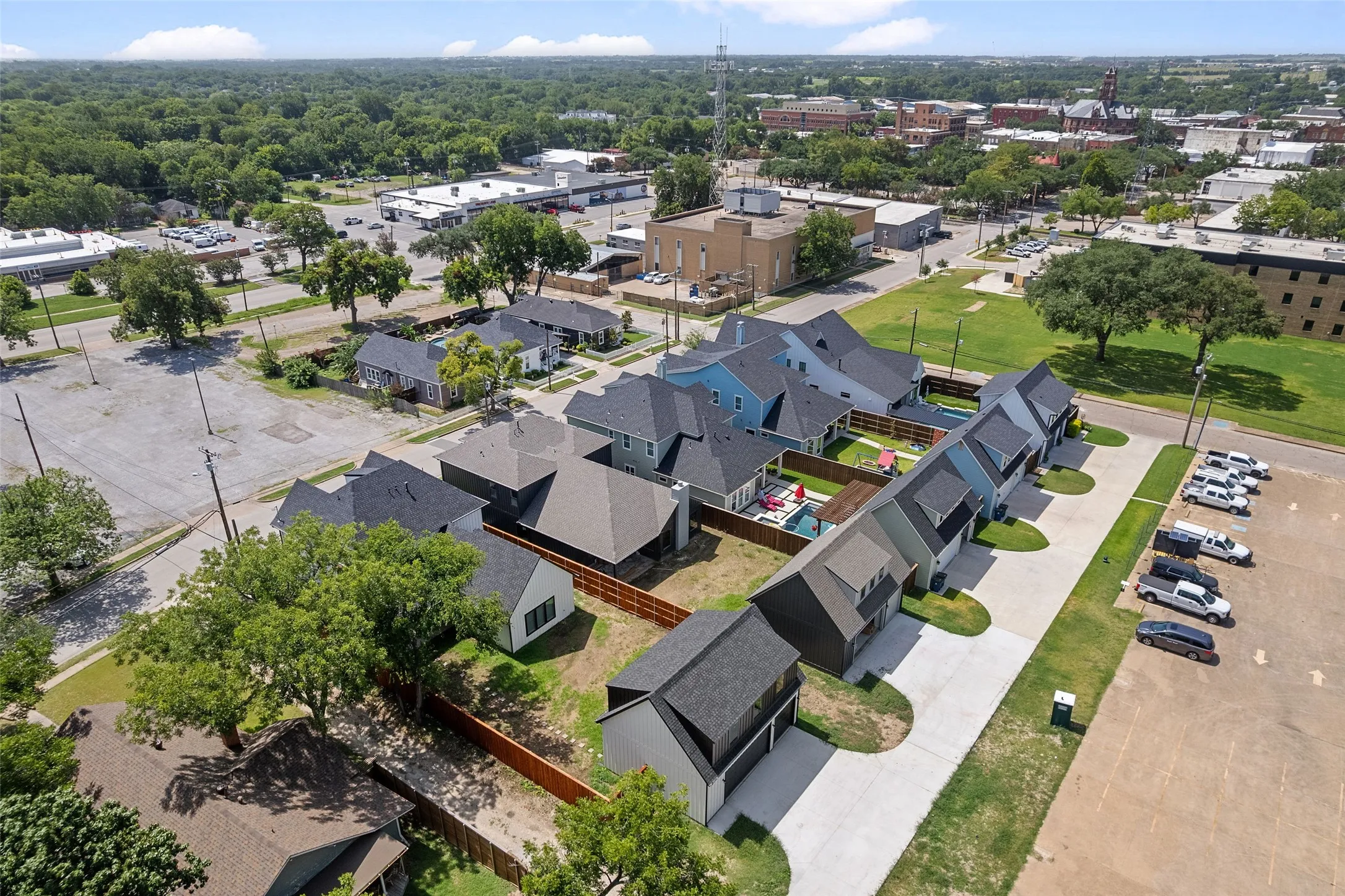 Single Family Residence For Sale in Ellis County , 409 N Rogers Street, Waxahachie, Texas 75165, 4 Bedroom, 5 Bathroom, 3 Garage spaces, 3,162 Sqft, built in 2026, mls#21343937, Real Estate Agent in Waxahachie, Homes For Sale in Ellis county, Homes For Sale in Waxahachie, Realtor in Waxahachie Texas, Real Estate Brokerage Independent Realty Texas, Luminita Cordes Realtor