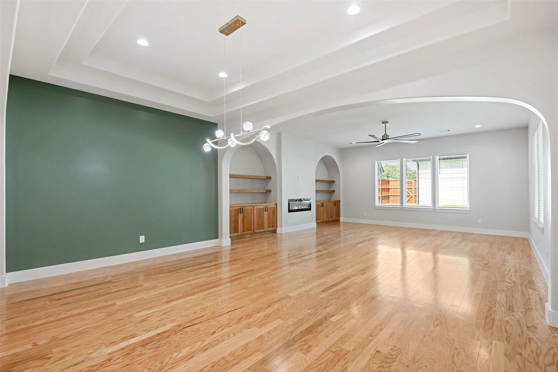Single Family Residence For Sale in Ellis County , 409 N Rogers Street, Waxahachie, Texas 75165, 4 Bedroom, 5 Bathroom, 3 Garage spaces, 3,162 Sqft, built in 2026, mls#21343937, Real Estate Agent in Waxahachie, Homes For Sale in Ellis county, Homes For Sale in Waxahachie, Realtor in Waxahachie Texas, Real Estate Brokerage Independent Realty Texas, Luminita Cordes Realtor