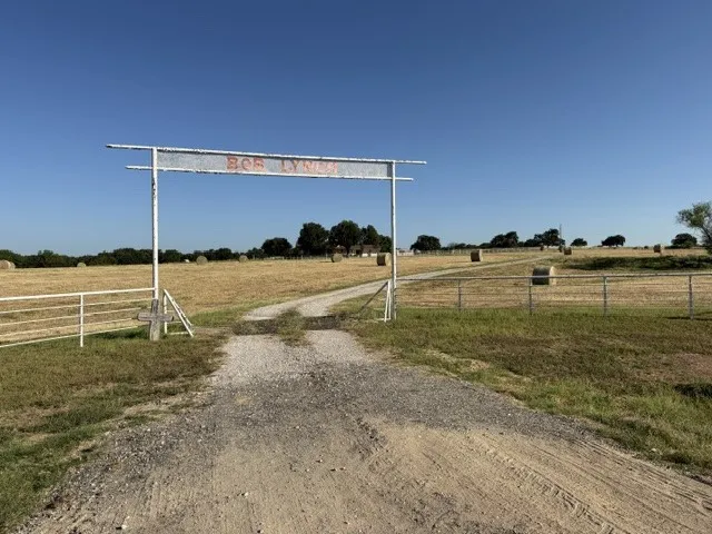 Single Family Residence For Rent in Wise County , 3629 FM 1655, Alvord, Texas 76225, 4 Bedroom, 4 Bathroom, 2 Garage spaces, 2,996 Sqft, built in 1986, mls#21341535, Real Estate Agent in Alvord, Homes For Rent in Wise county, Homes For Rent in Alvord, Realtor in Alvord Texas, Real Estate Brokerage Independent Realty Texas, Luminita Cordes Realtor