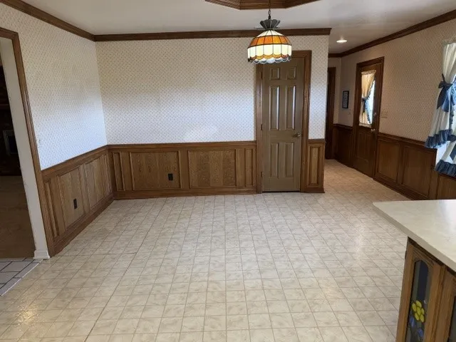 Eat-in Kitchen