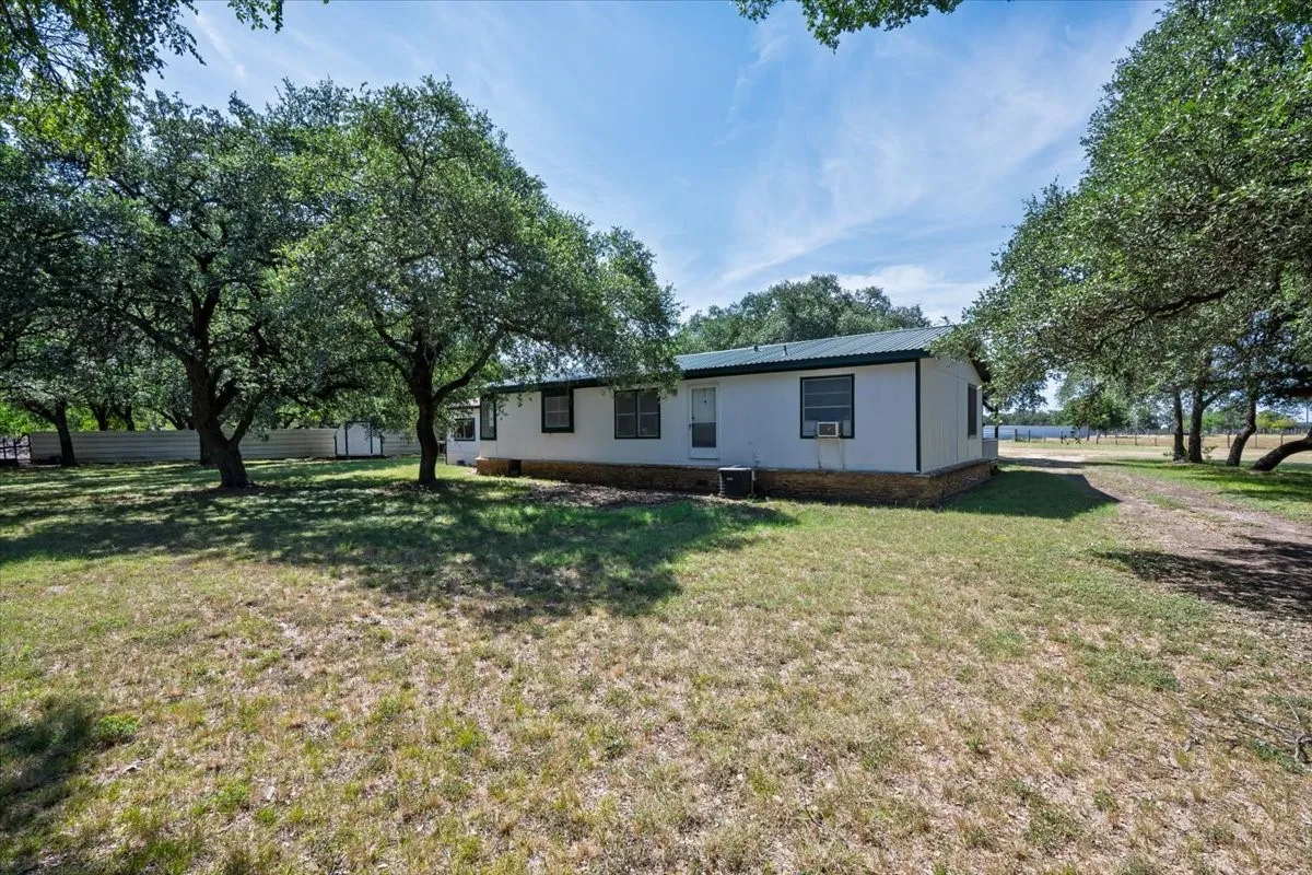 Farm For Sale in Coryell County , 310 County Road 92, Purmela, Texas 76566, 3 Bedrooms, 2 Bathrooms, Garage spaces, 1,968 Sqft, built in 1995, Price $650,000, mls#21343939, Real Estate Agent in Purmela, Homes For Sale in Coryell county, Homes For Sale in Purmela, Realtor in Purmela Texas, Real Estate Brokerage Independent Realty Texas, Luminita Cordes Realtor