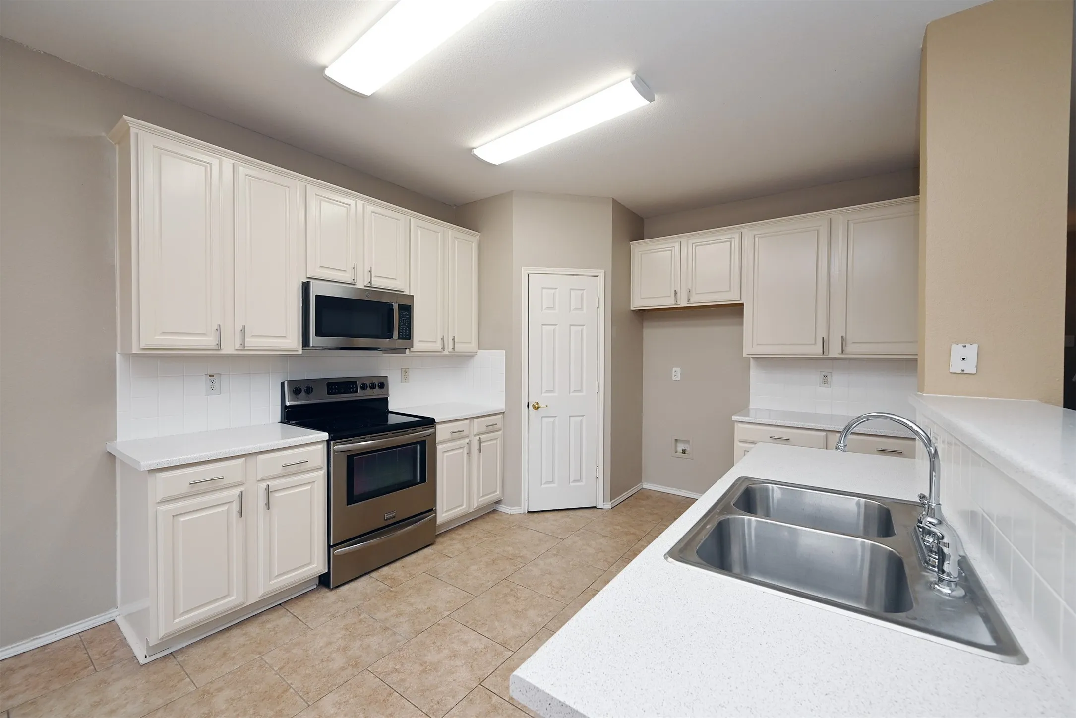 Single Family Residence For Rent in Dallas County , 10706 Gleneagles Lane, Rowlett, Texas 75089, 6 Bedroom, 3 Bathroom, 2 Garage spaces, 2,856 Sqft, built in 2001, mls#21343942, Real Estate Agent in Rowlett, Homes For Rent in Dallas county, Homes For Rent in Rowlett, Realtor in Rowlett Texas, Real Estate Brokerage Independent Realty Texas, Luminita Cordes Realtor