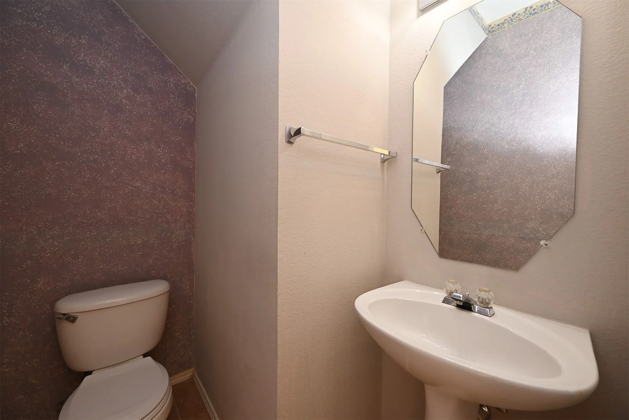 Single Family Residence For Rent in Dallas County , 10706 Gleneagles Lane, Rowlett, Texas 75089, 6 Bedroom, 3 Bathroom, 2 Garage spaces, 2,856 Sqft, built in 2001, mls#21343942, Real Estate Agent in Rowlett, Homes For Rent in Dallas county, Homes For Rent in Rowlett, Realtor in Rowlett Texas, Real Estate Brokerage Independent Realty Texas, Luminita Cordes Realtor