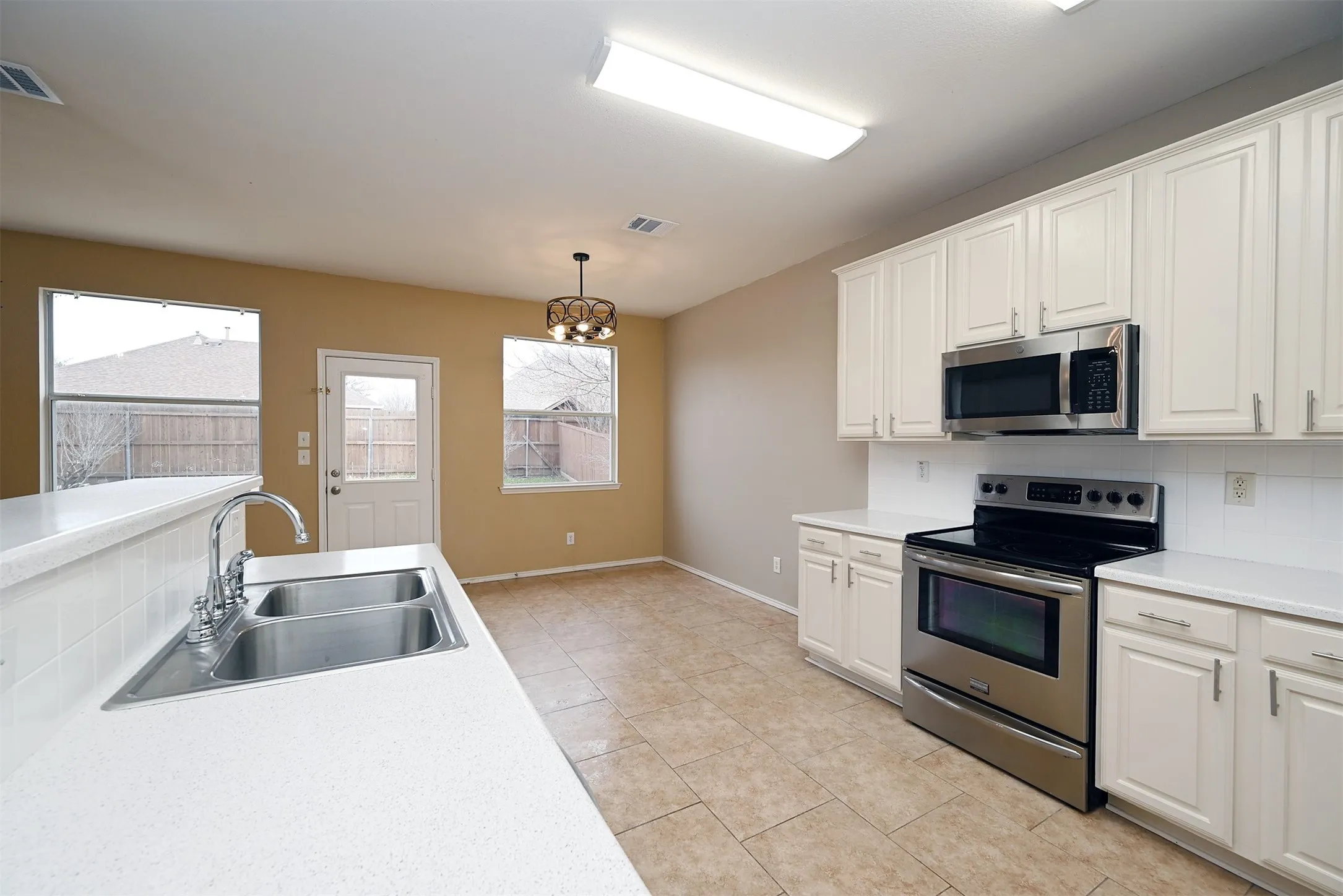 Single Family Residence For Rent in Dallas County , 10706 Gleneagles Lane, Rowlett, Texas 75089, 6 Bedroom, 3 Bathroom, 2 Garage spaces, 2,856 Sqft, built in 2001, mls#21343942, Real Estate Agent in Rowlett, Homes For Rent in Dallas county, Homes For Rent in Rowlett, Realtor in Rowlett Texas, Real Estate Brokerage Independent Realty Texas, Luminita Cordes Realtor
