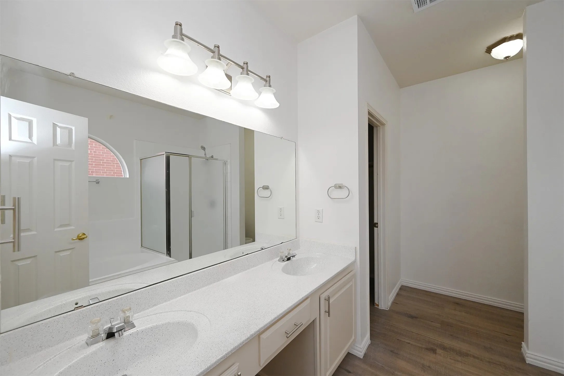 Single Family Residence For Rent in Dallas County , 10706 Gleneagles Lane, Rowlett, Texas 75089, 6 Bedroom, 3 Bathroom, 2 Garage spaces, 2,856 Sqft, built in 2001, mls#21343942, Real Estate Agent in Rowlett, Homes For Rent in Dallas county, Homes For Rent in Rowlett, Realtor in Rowlett Texas, Real Estate Brokerage Independent Realty Texas, Luminita Cordes Realtor