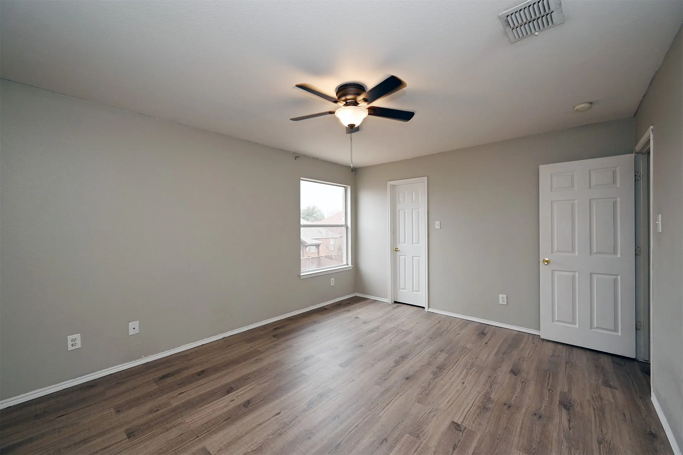 Single Family Residence For Rent in Dallas County , 10706 Gleneagles Lane, Rowlett, Texas 75089, 6 Bedroom, 3 Bathroom, 2 Garage spaces, 2,856 Sqft, built in 2001, mls#21343942, Real Estate Agent in Rowlett, Homes For Rent in Dallas county, Homes For Rent in Rowlett, Realtor in Rowlett Texas, Real Estate Brokerage Independent Realty Texas, Luminita Cordes Realtor