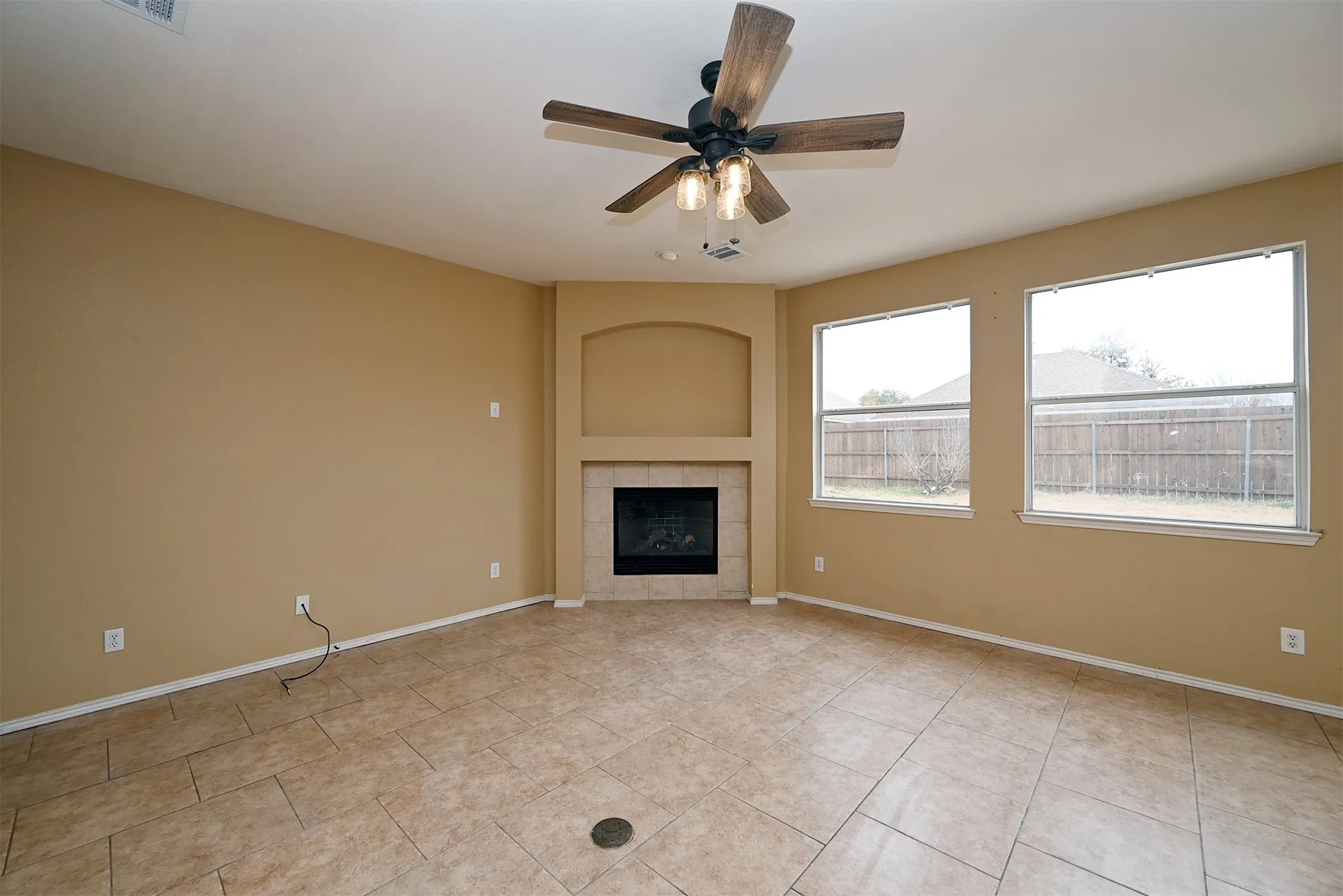 Single Family Residence For Rent in Dallas County , 10706 Gleneagles Lane, Rowlett, Texas 75089, 6 Bedroom, 3 Bathroom, 2 Garage spaces, 2,856 Sqft, built in 2001, mls#21343942, Real Estate Agent in Rowlett, Homes For Rent in Dallas county, Homes For Rent in Rowlett, Realtor in Rowlett Texas, Real Estate Brokerage Independent Realty Texas, Luminita Cordes Realtor