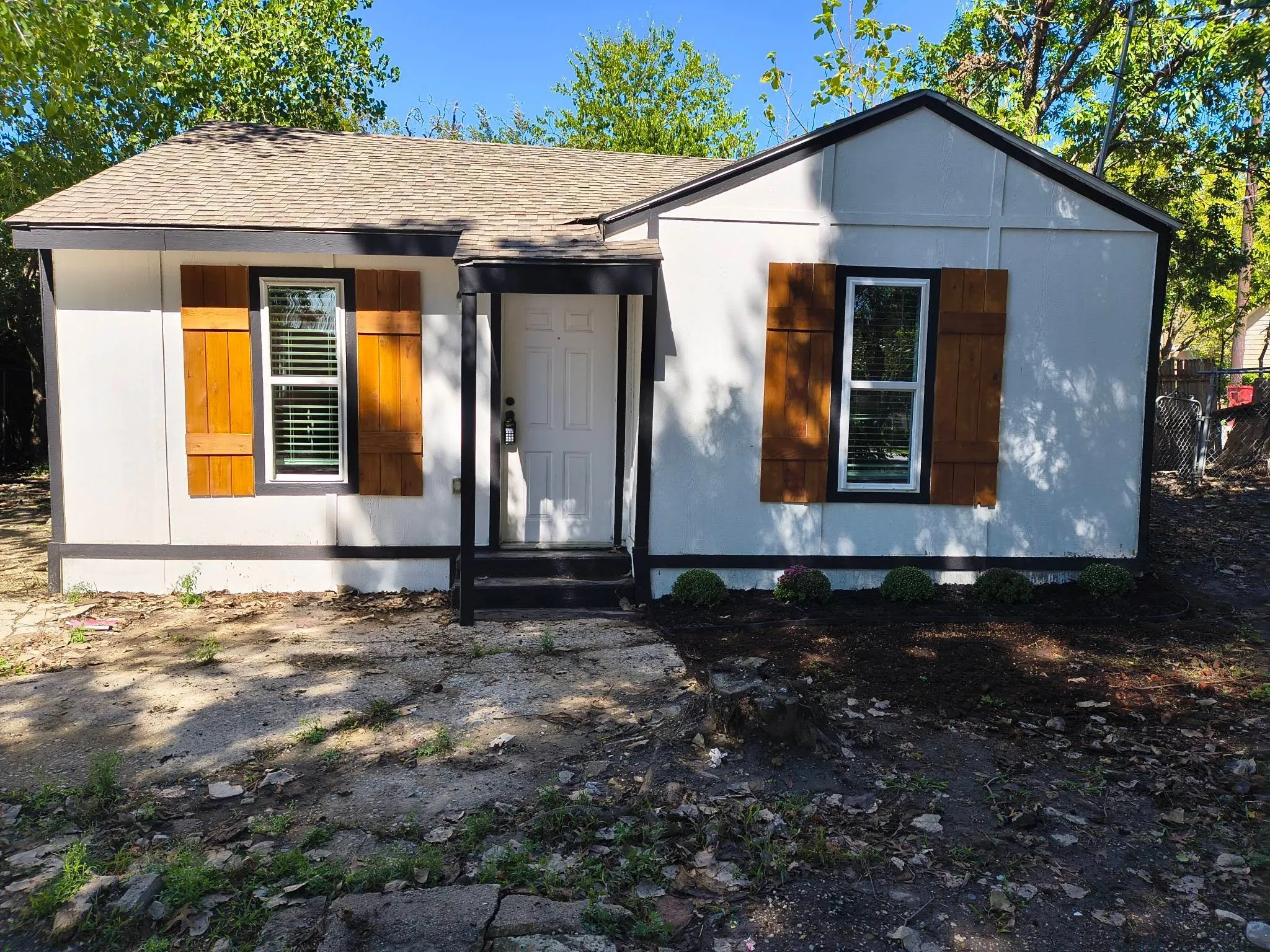 Single Family Residence For Sale in Collin County , 105 Short Street, Farmersville, Texas 75442, 3 Bedroom, 1 Bathroom, Garage spaces, 1,432 Sqft, built in 1941, mls#21310832, Real Estate Agent in Farmersville, Homes For Sale in Collin county, Homes For Sale in Farmersville, Realtor in Farmersville Texas, Real Estate Brokerage Independent Realty Texas, Luminita Cordes Realtor