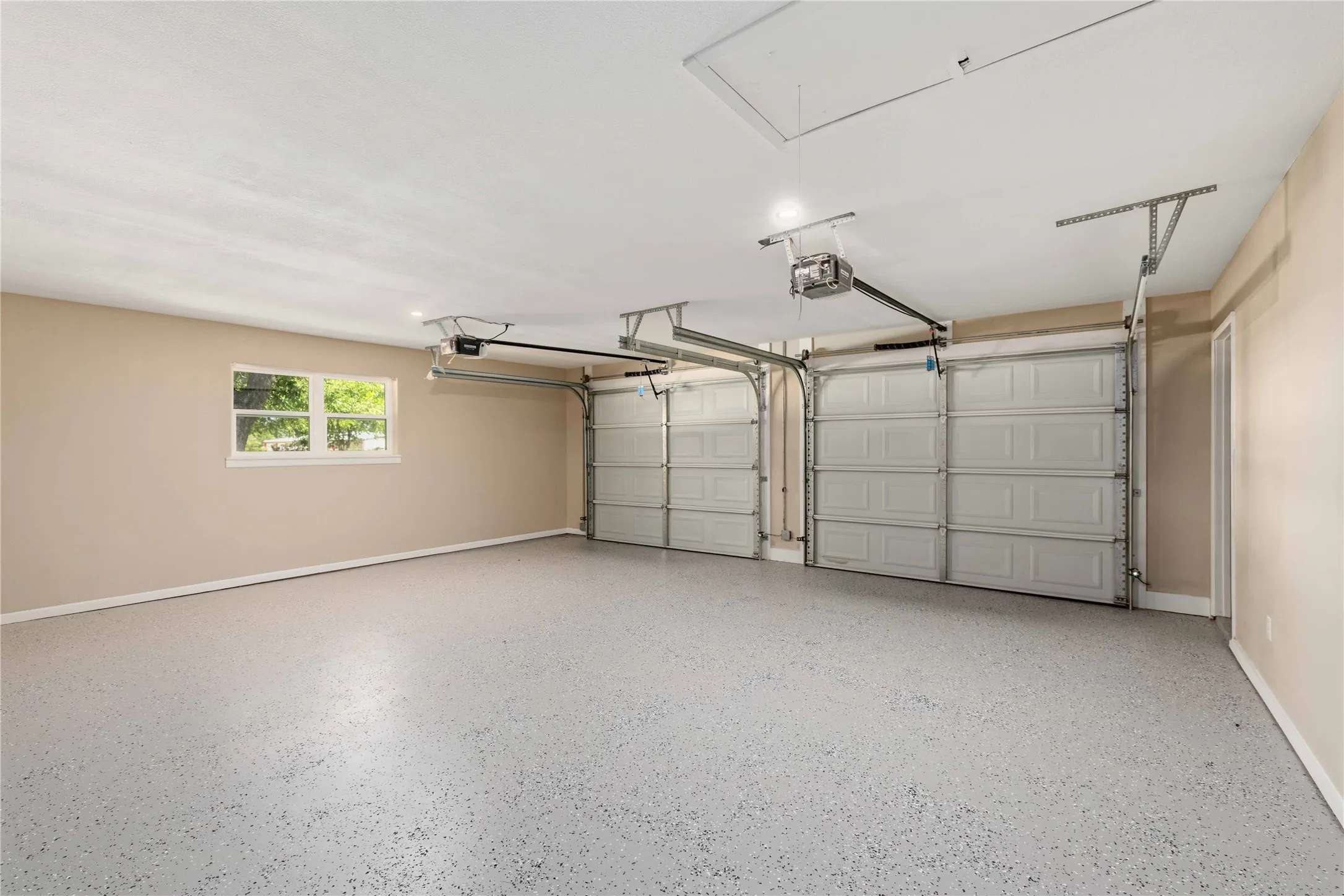 Single Family Residence For Sale in Comanche County , 209 S Austin Street, De Leon, Texas 76444, 3 Bedroom, 2 Bathroom, 2 Garage spaces, 1,476 Sqft, built in 1976, mls#21343928, Real Estate Agent in De Leon, Homes For Sale in Comanche county, Homes For Sale in De Leon, Realtor in De Leon Texas, Real Estate Brokerage Independent Realty Texas, Luminita Cordes Realtor