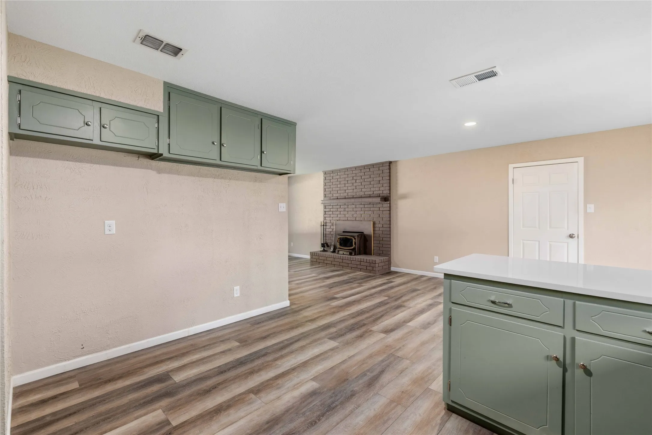 Single Family Residence For Sale in Comanche County , 209 S Austin Street, De Leon, Texas 76444, 3 Bedroom, 2 Bathroom, 2 Garage spaces, 1,476 Sqft, built in 1976, mls#21343928, Real Estate Agent in De Leon, Homes For Sale in Comanche county, Homes For Sale in De Leon, Realtor in De Leon Texas, Real Estate Brokerage Independent Realty Texas, Luminita Cordes Realtor