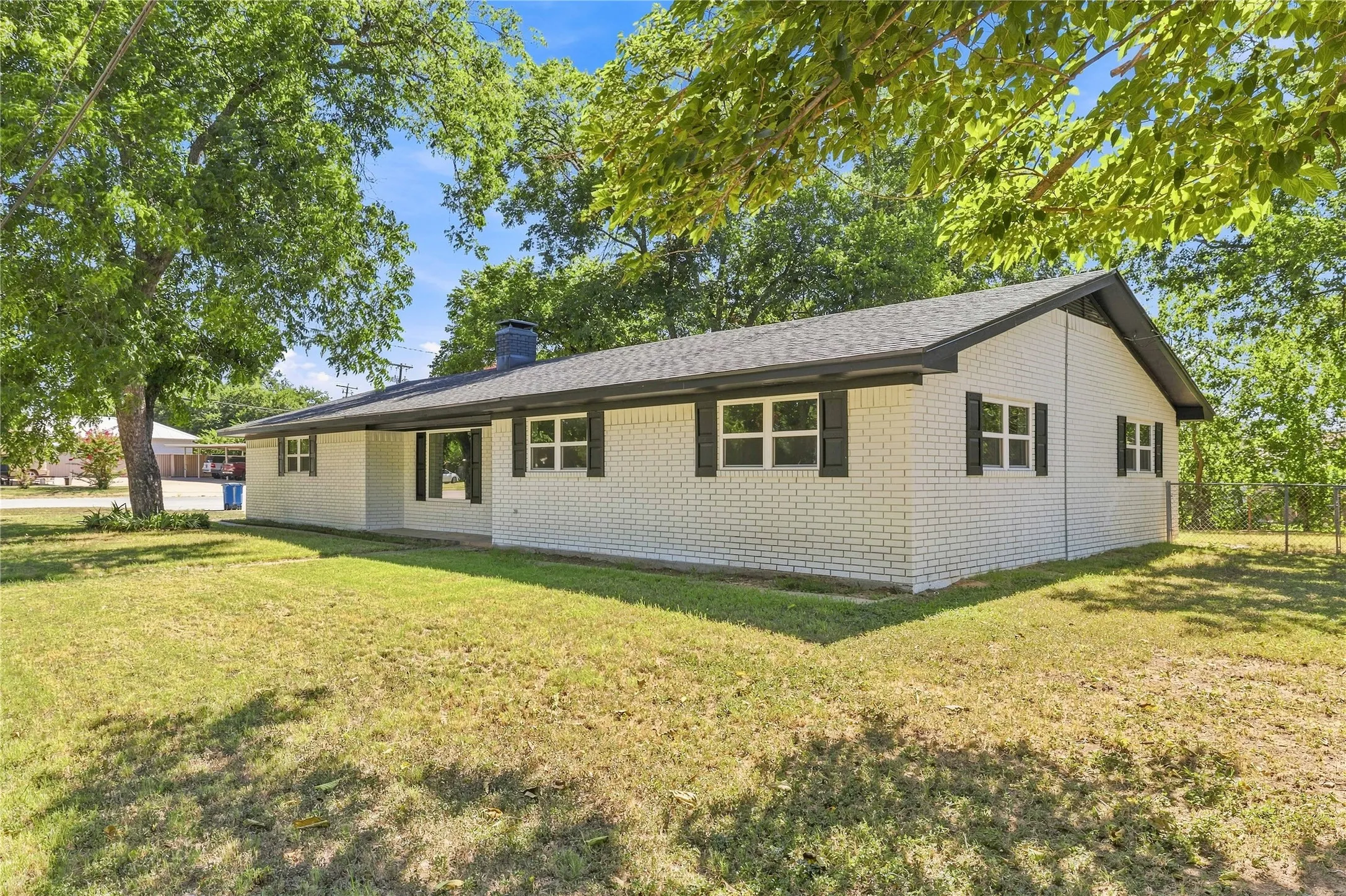 Single Family Residence For Sale in Comanche County , 209 S Austin Street, De Leon, Texas 76444, 3 Bedroom, 2 Bathroom, 2 Garage spaces, 1,476 Sqft, built in 1976, mls#21343928, Real Estate Agent in De Leon, Homes For Sale in Comanche county, Homes For Sale in De Leon, Realtor in De Leon Texas, Real Estate Brokerage Independent Realty Texas, Luminita Cordes Realtor