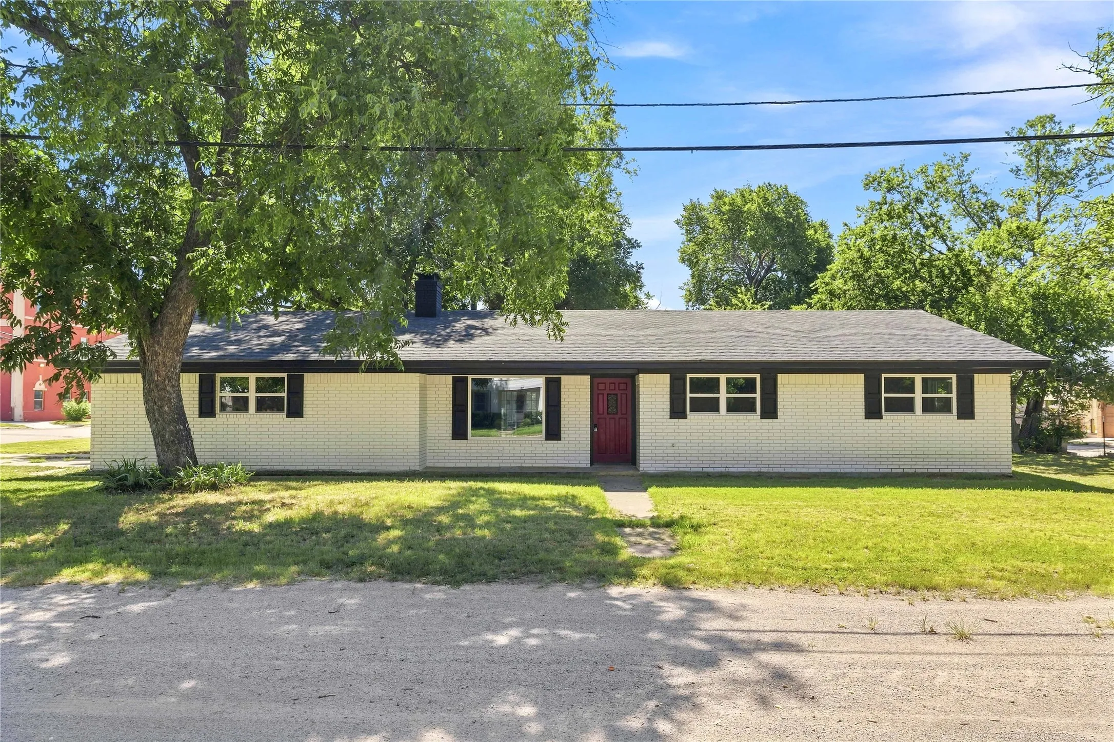 Single Family Residence For Sale in Comanche County , 209 S Austin Street, De Leon, Texas 76444, 3 Bedroom, 2 Bathroom, 2 Garage spaces, 1,476 Sqft, built in 1976, mls#21343928, Real Estate Agent in De Leon, Homes For Sale in Comanche county, Homes For Sale in De Leon, Realtor in De Leon Texas, Real Estate Brokerage Independent Realty Texas, Luminita Cordes Realtor