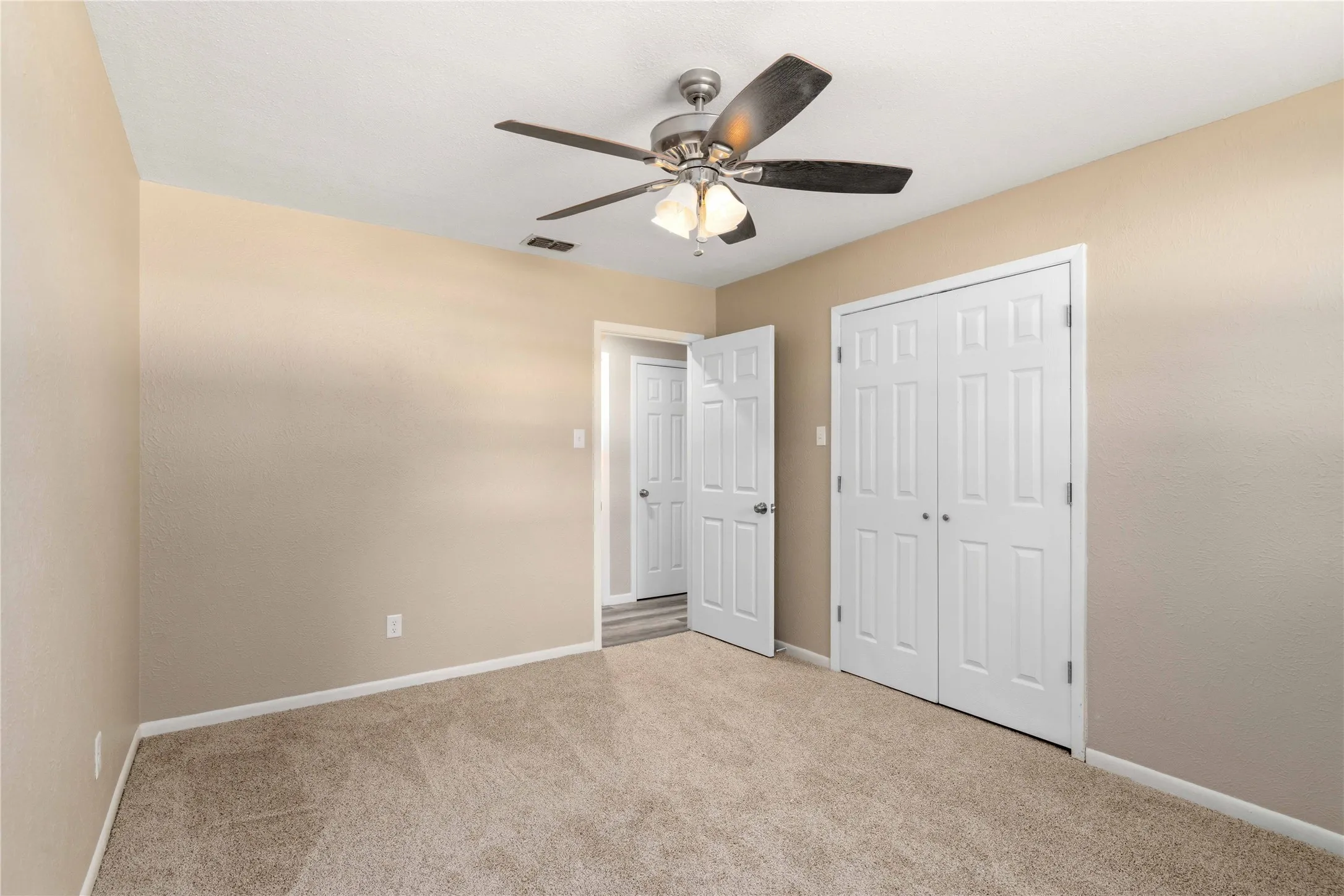 Single Family Residence For Sale in Comanche County , 209 S Austin Street, De Leon, Texas 76444, 3 Bedroom, 2 Bathroom, 2 Garage spaces, 1,476 Sqft, built in 1976, mls#21343928, Real Estate Agent in De Leon, Homes For Sale in Comanche county, Homes For Sale in De Leon, Realtor in De Leon Texas, Real Estate Brokerage Independent Realty Texas, Luminita Cordes Realtor