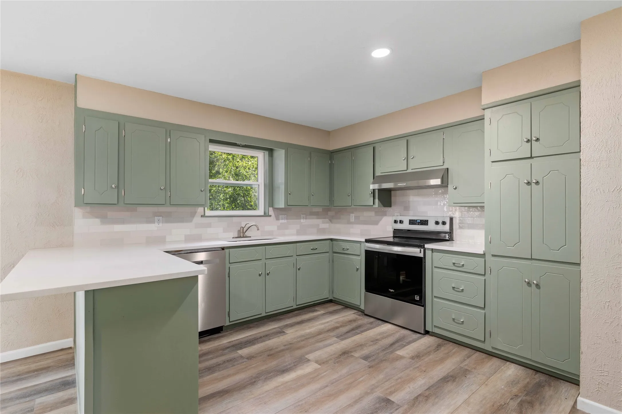 Single Family Residence For Sale in Comanche County , 209 S Austin Street, De Leon, Texas 76444, 3 Bedroom, 2 Bathroom, 2 Garage spaces, 1,476 Sqft, built in 1976, mls#21343928, Real Estate Agent in De Leon, Homes For Sale in Comanche county, Homes For Sale in De Leon, Realtor in De Leon Texas, Real Estate Brokerage Independent Realty Texas, Luminita Cordes Realtor