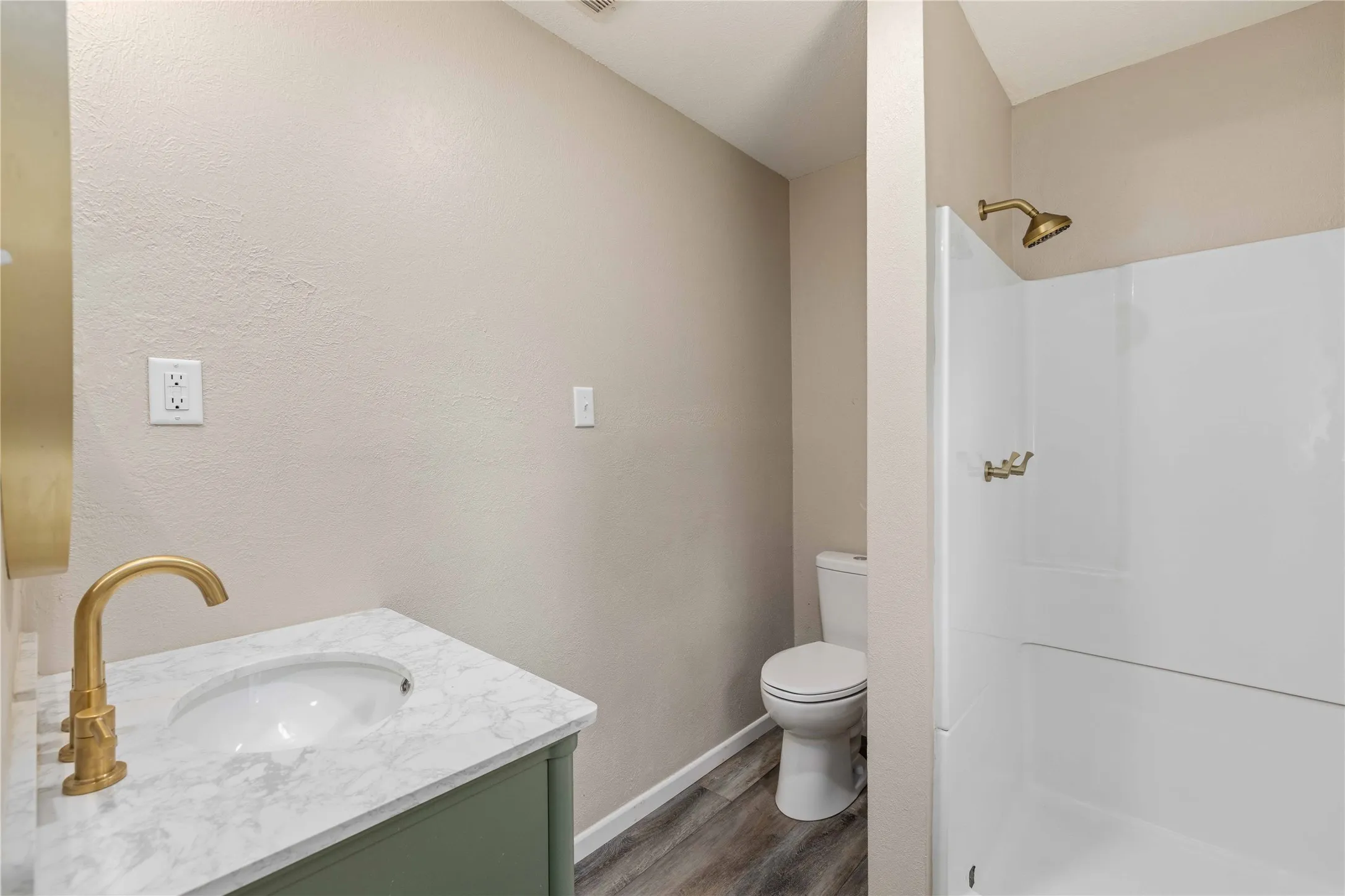 Single Family Residence For Sale in Comanche County , 209 S Austin Street, De Leon, Texas 76444, 3 Bedroom, 2 Bathroom, 2 Garage spaces, 1,476 Sqft, built in 1976, mls#21343928, Real Estate Agent in De Leon, Homes For Sale in Comanche county, Homes For Sale in De Leon, Realtor in De Leon Texas, Real Estate Brokerage Independent Realty Texas, Luminita Cordes Realtor