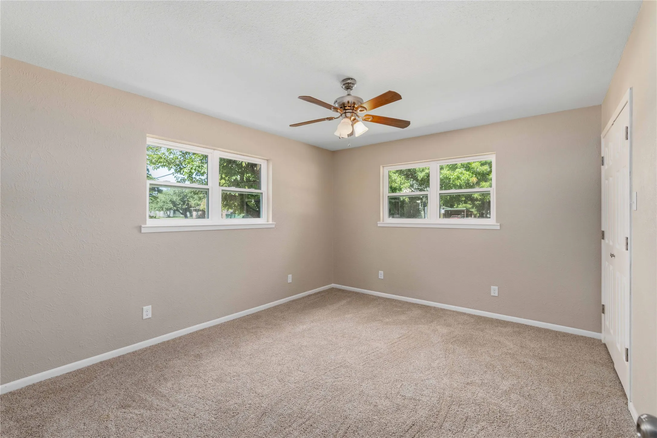 Single Family Residence For Sale in Comanche County , 209 S Austin Street, De Leon, Texas 76444, 3 Bedroom, 2 Bathroom, 2 Garage spaces, 1,476 Sqft, built in 1976, mls#21343928, Real Estate Agent in De Leon, Homes For Sale in Comanche county, Homes For Sale in De Leon, Realtor in De Leon Texas, Real Estate Brokerage Independent Realty Texas, Luminita Cordes Realtor