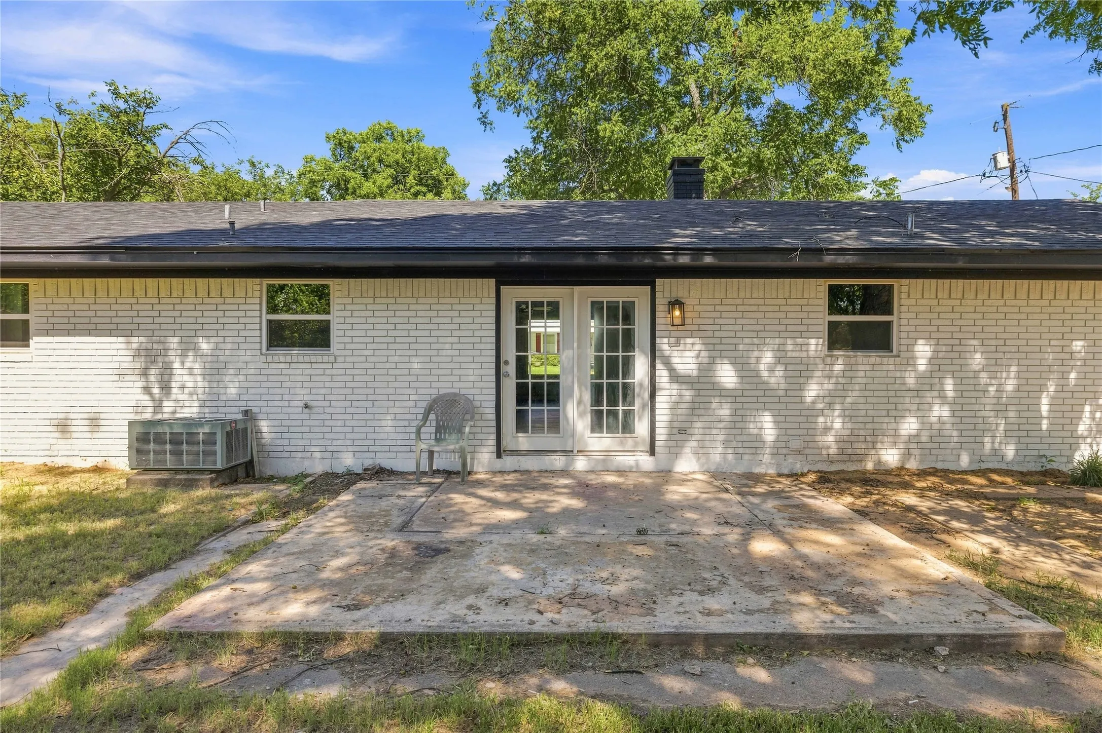 Single Family Residence For Sale in Comanche County , 209 S Austin Street, De Leon, Texas 76444, 3 Bedroom, 2 Bathroom, 2 Garage spaces, 1,476 Sqft, built in 1976, mls#21343928, Real Estate Agent in De Leon, Homes For Sale in Comanche county, Homes For Sale in De Leon, Realtor in De Leon Texas, Real Estate Brokerage Independent Realty Texas, Luminita Cordes Realtor
