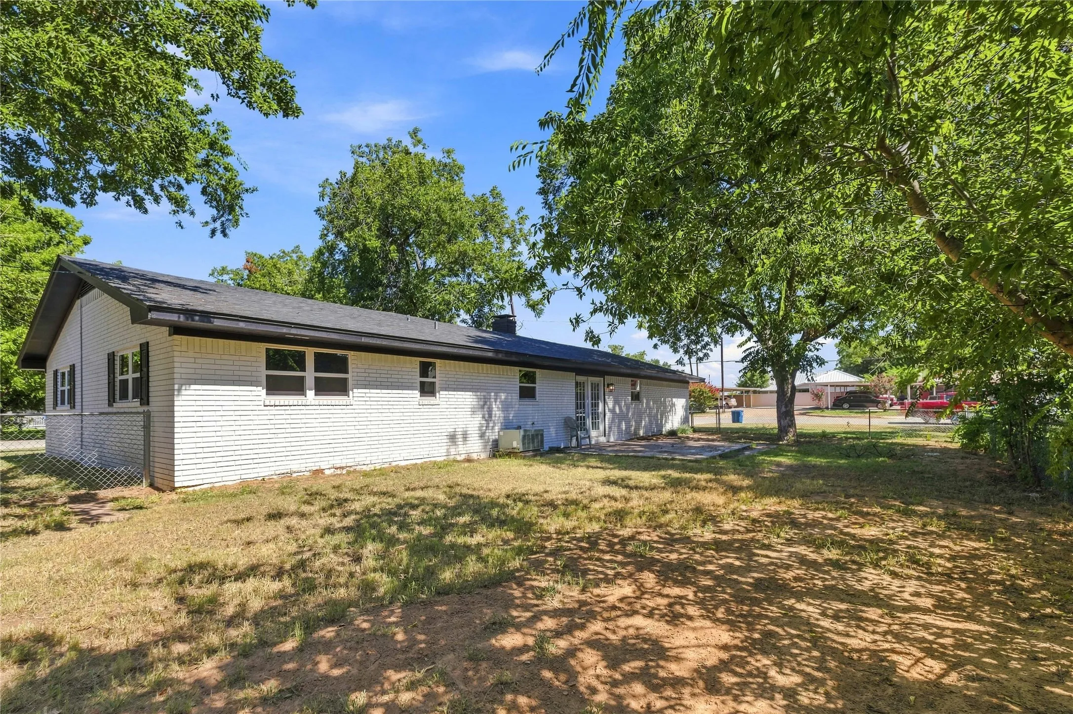 Single Family Residence For Sale in Comanche County , 209 S Austin Street, De Leon, Texas 76444, 3 Bedroom, 2 Bathroom, 2 Garage spaces, 1,476 Sqft, built in 1976, mls#21343928, Real Estate Agent in De Leon, Homes For Sale in Comanche county, Homes For Sale in De Leon, Realtor in De Leon Texas, Real Estate Brokerage Independent Realty Texas, Luminita Cordes Realtor