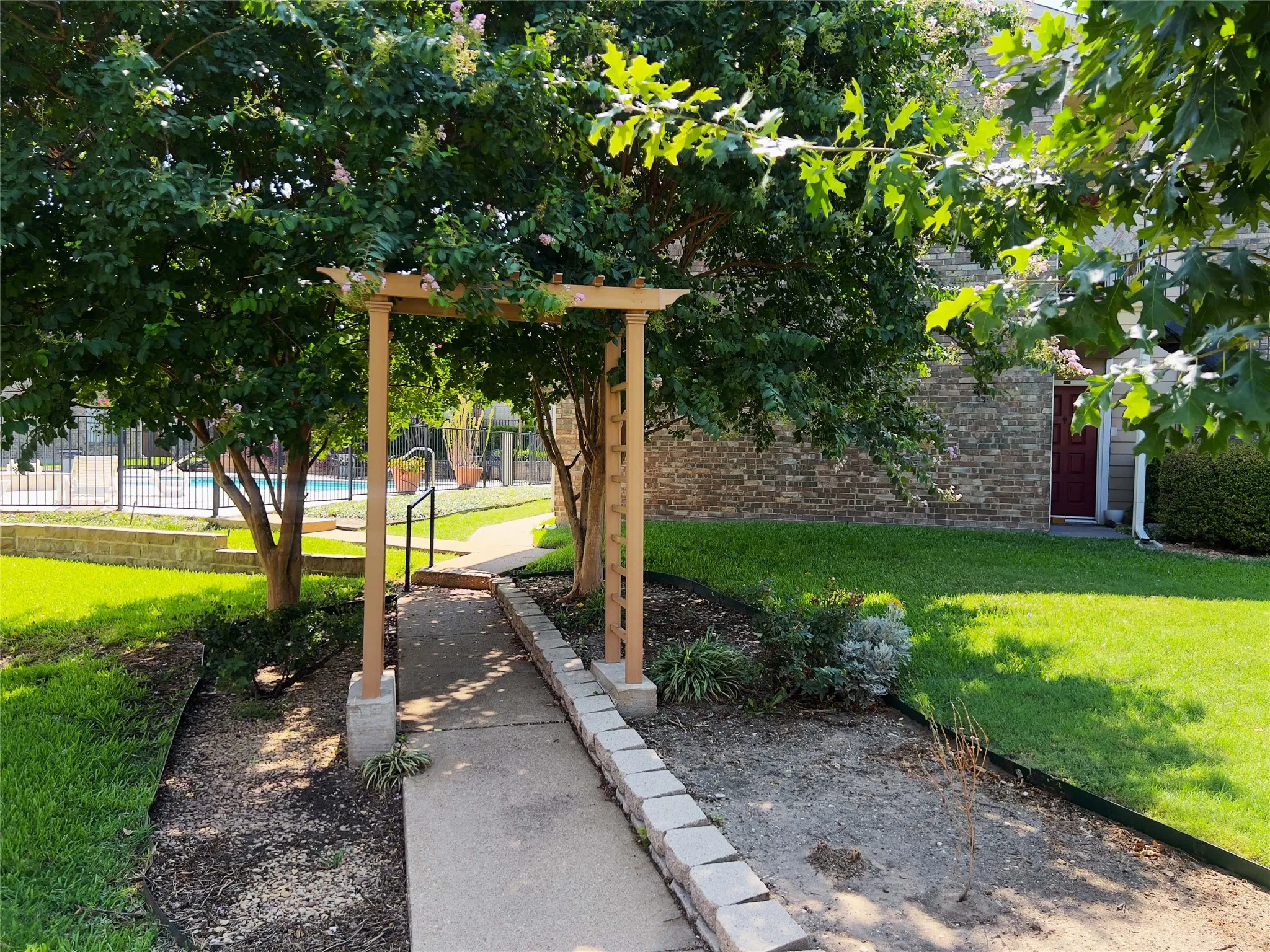 Condominium For Sale in Collin County , 4748 Old Bent Tree Lane 803, Dallas, Texas 75287, 1 Bedroom, 1 Bathroom, Garage spaces, 527 Sqft, built in 1985, mls#21336363, Real Estate Agent in Dallas, Homes For Sale in Collin county, Homes For Sale in Dallas, Realtor in Dallas Texas, Real Estate Brokerage Independent Realty Texas, Luminita Cordes Realtor