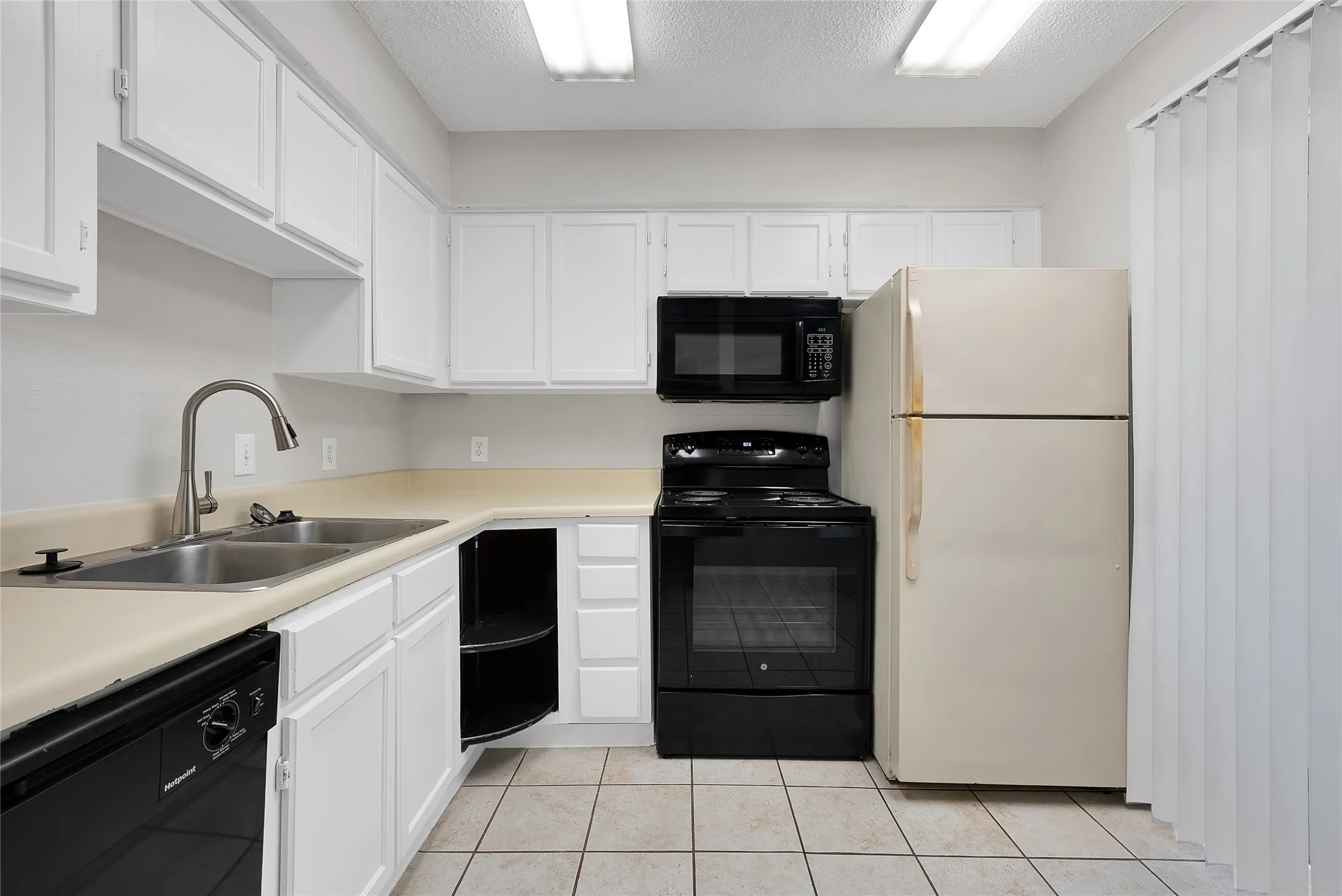 Condominium For Sale in Collin County , 4748 Old Bent Tree Lane 803, Dallas, Texas 75287, 1 Bedroom, 1 Bathroom, Garage spaces, 527 Sqft, built in 1985, mls#21336363, Real Estate Agent in Dallas, Homes For Sale in Collin county, Homes For Sale in Dallas, Realtor in Dallas Texas, Real Estate Brokerage Independent Realty Texas, Luminita Cordes Realtor
